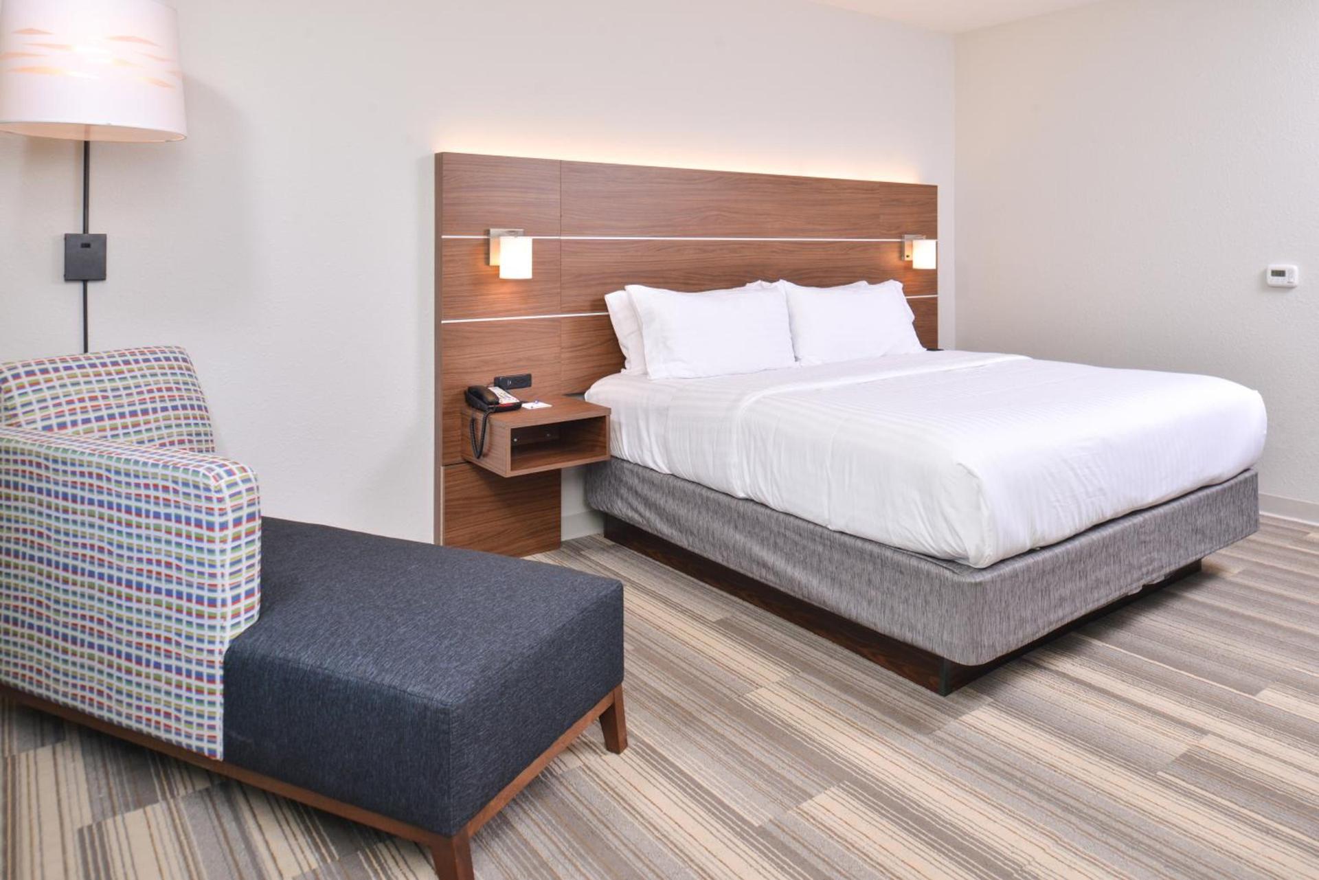 Holiday Inn Express & Suites Omaha Airport by IHG photo 40