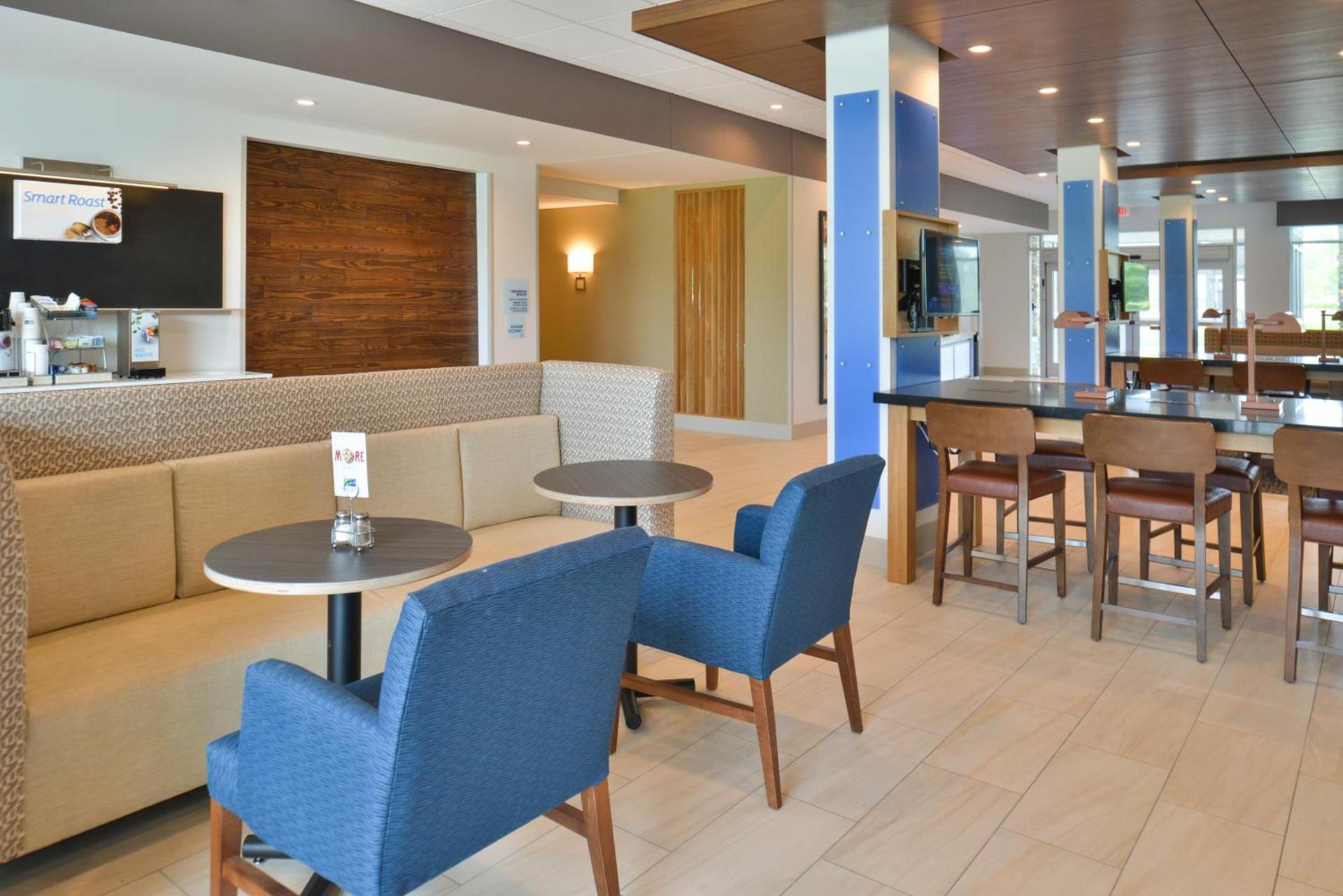 Holiday Inn Express & Suites Omaha Airport by IHG photo 32