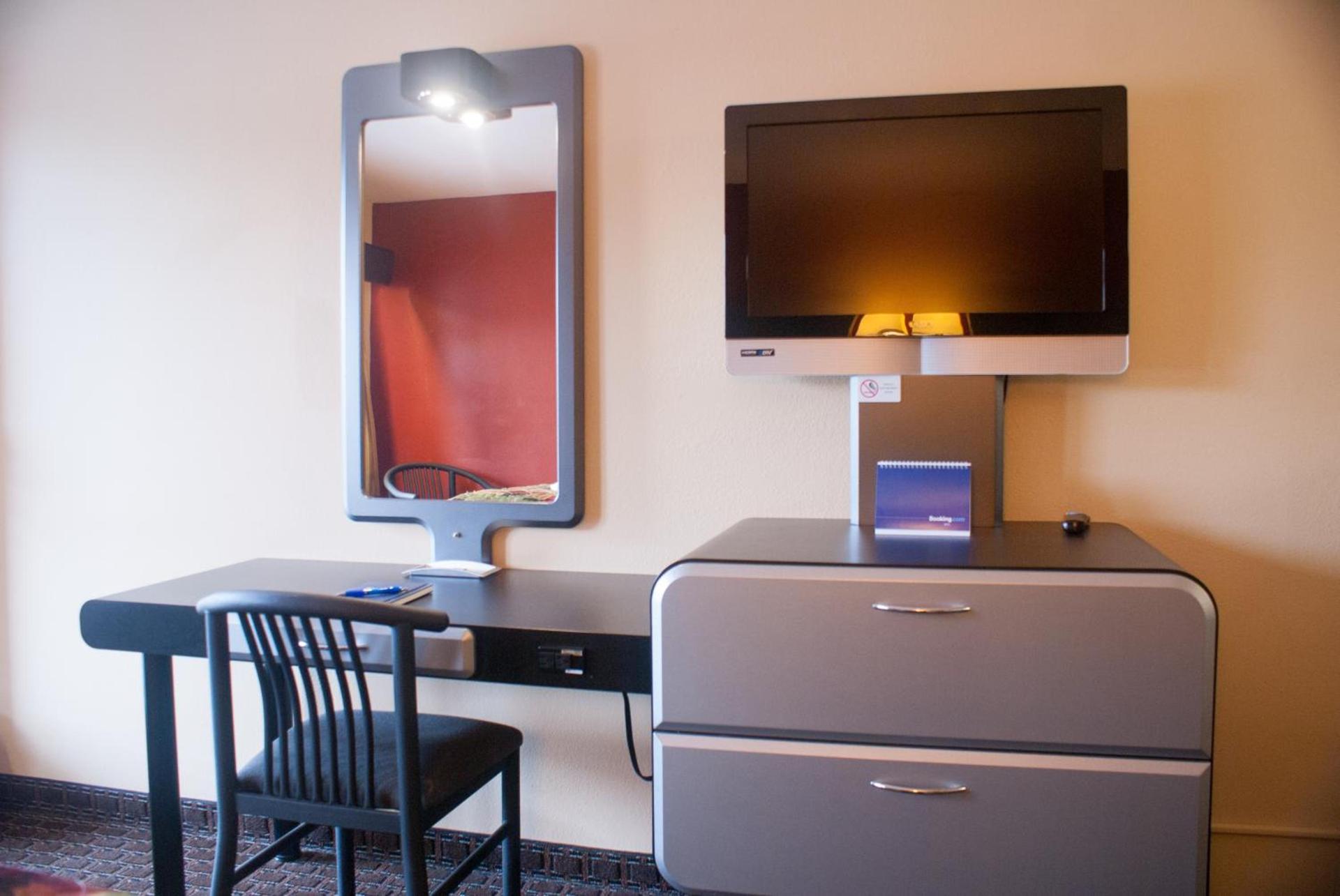 Super 8 by Wyndham Kissimmee/Maingate/Orlando Area photo 22