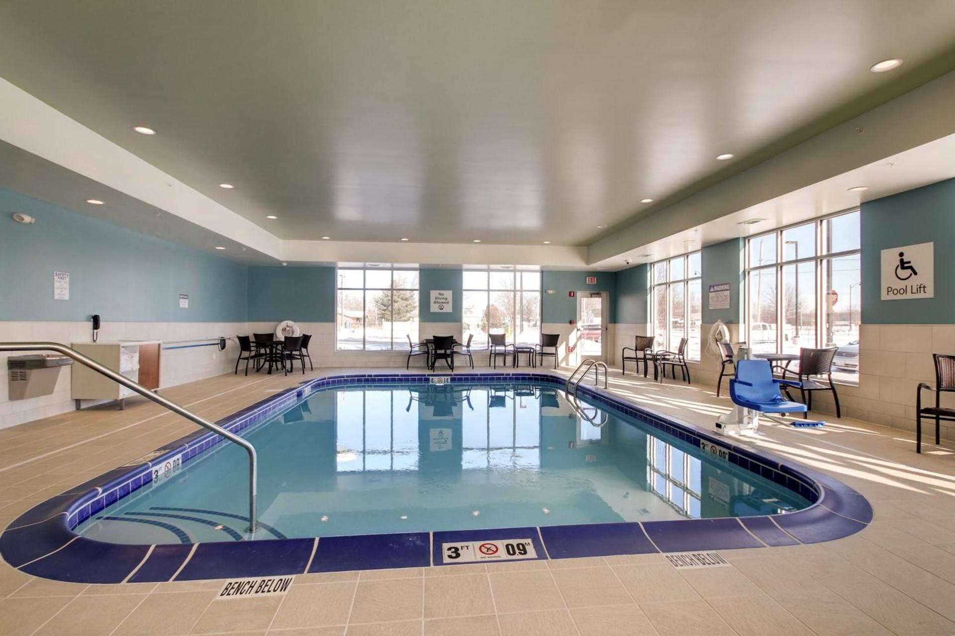 Holiday Inn Express & Suites Galesburg by IHG photo 31