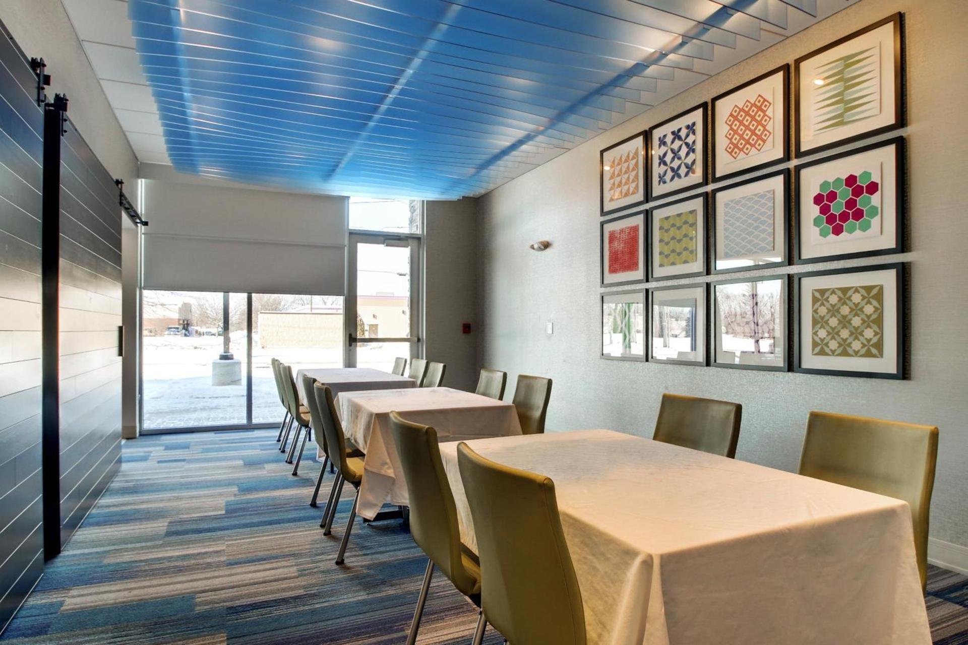 Holiday Inn Express & Suites Galesburg by IHG photo 15
