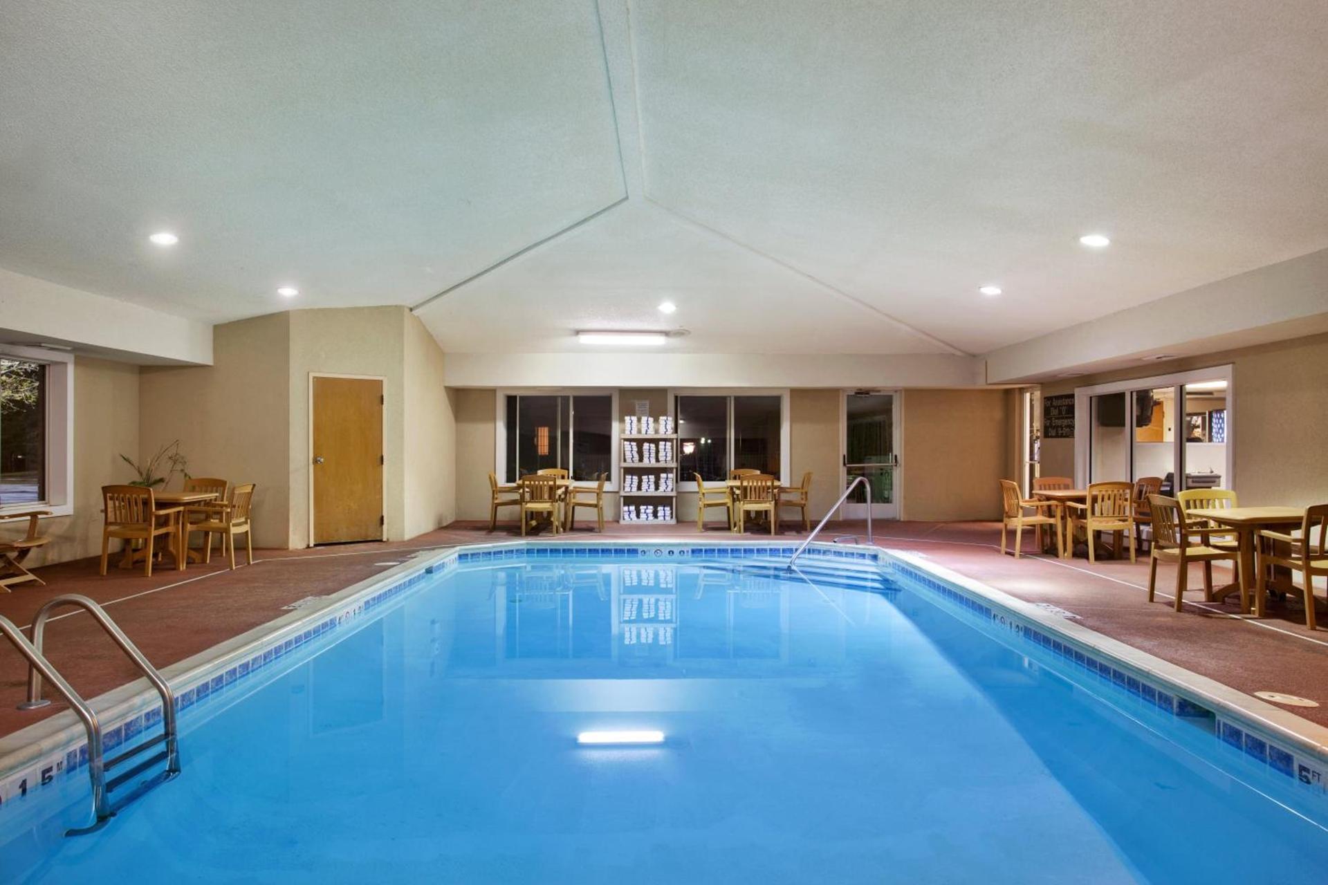 Holiday Inn Express Hotel & Suites-Saint Joseph by IHG photo 42