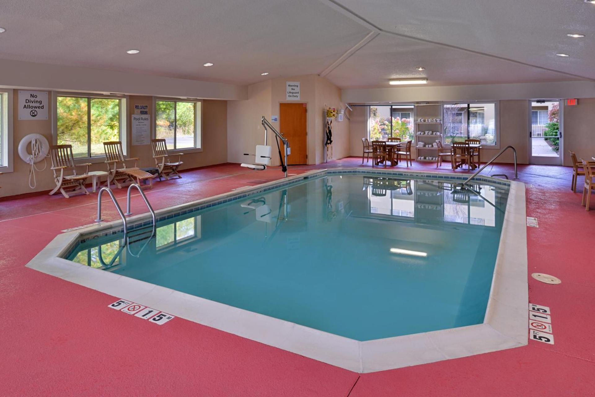 Holiday Inn Express Hotel & Suites-Saint Joseph by IHG photo 69