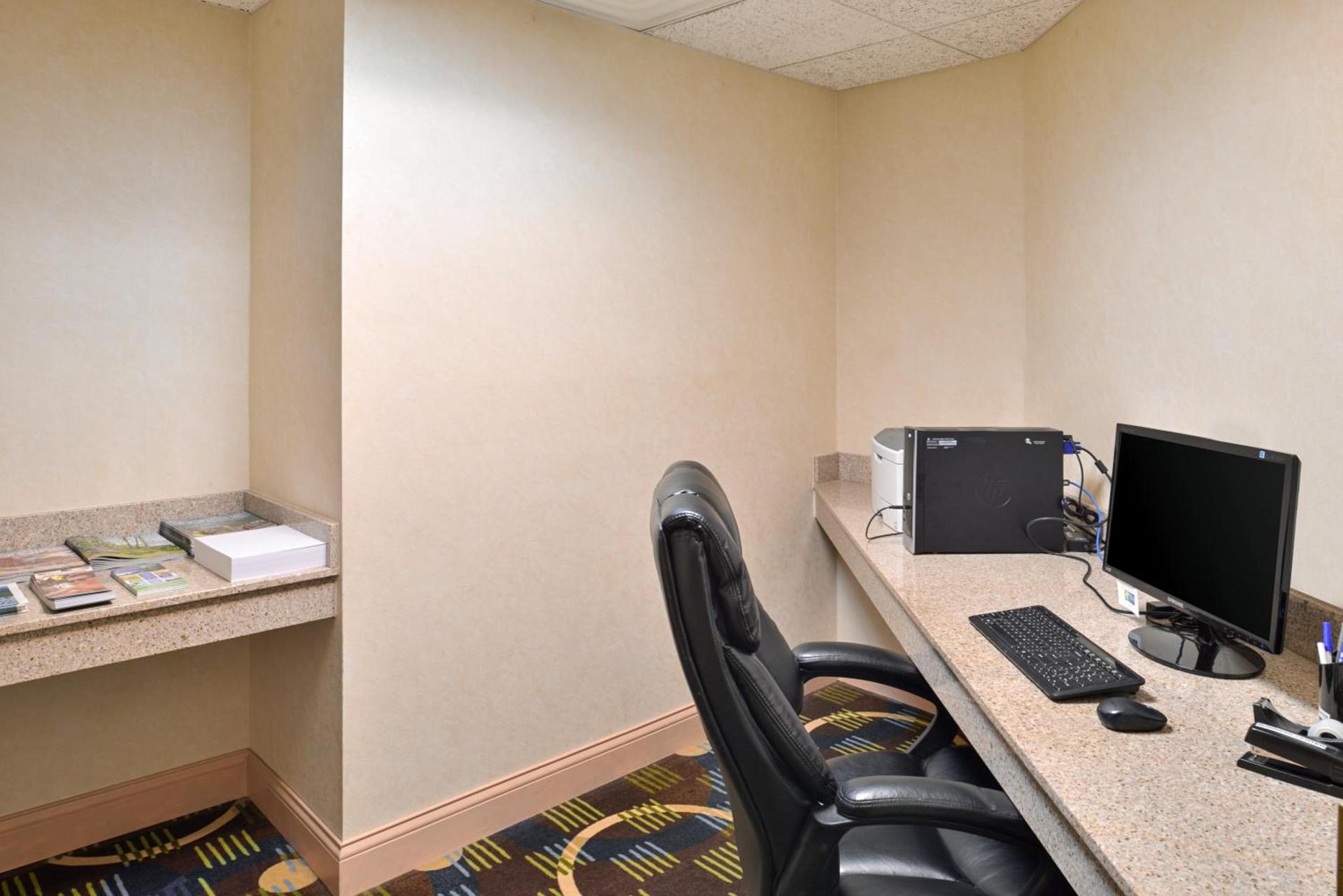 Holiday Inn Express Hotel & Suites-Saint Joseph by IHG photo 3