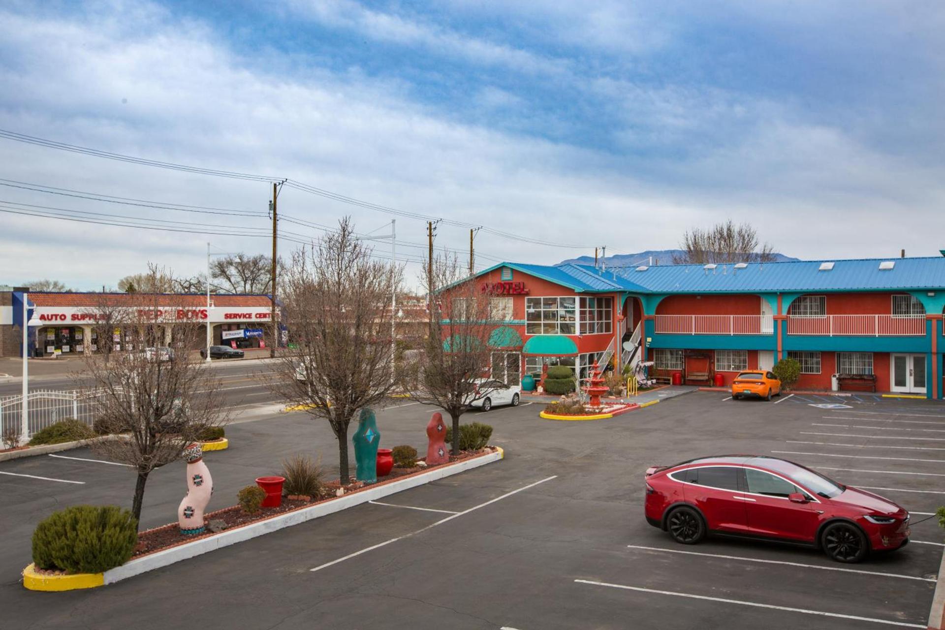 Sandia Peak Inn Old Town ABQ, a Howard Johnson by Wyndham photo 33