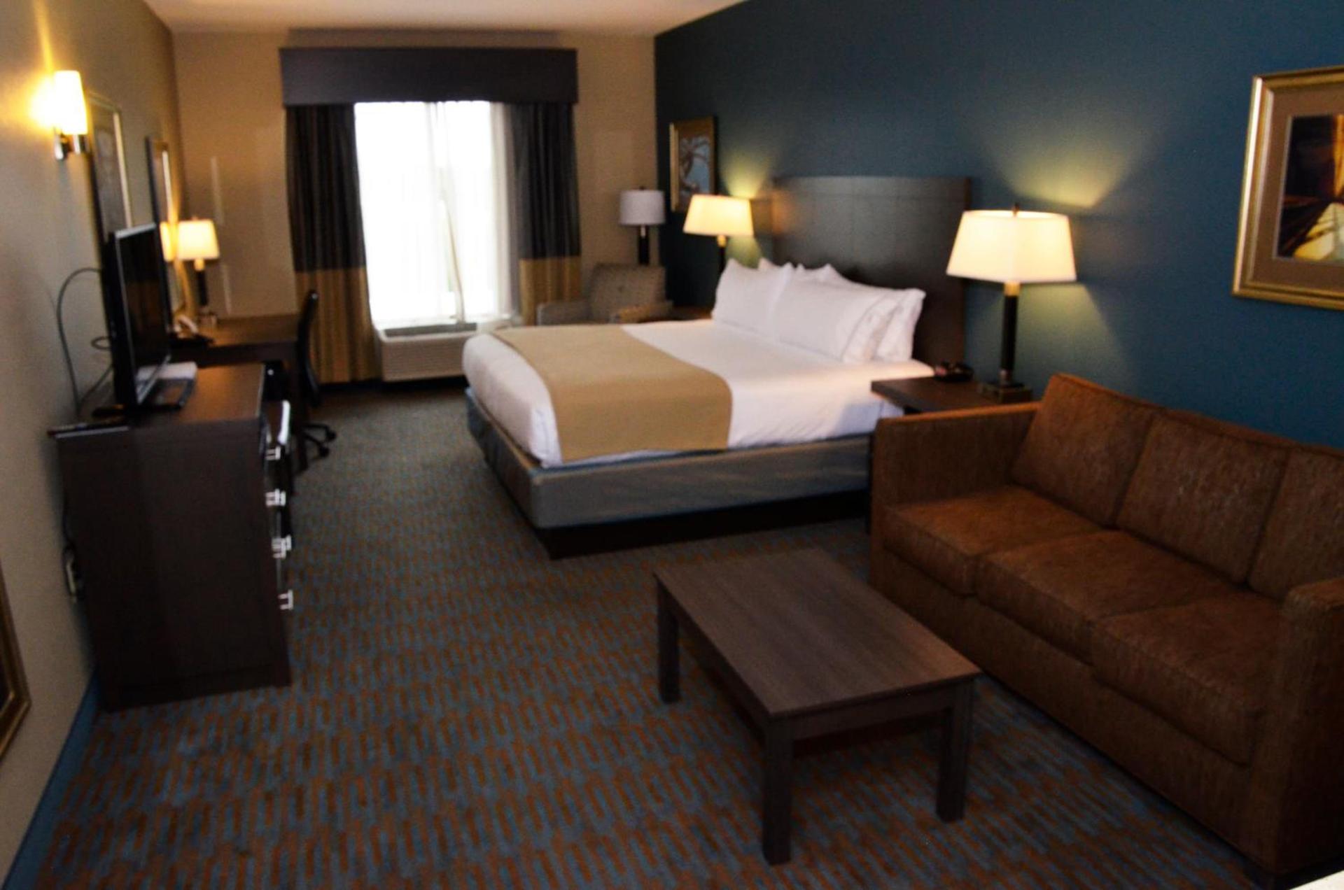 Holiday Inn Express Hotel & Suites Goldsboro - Base Area by IHG photo 5