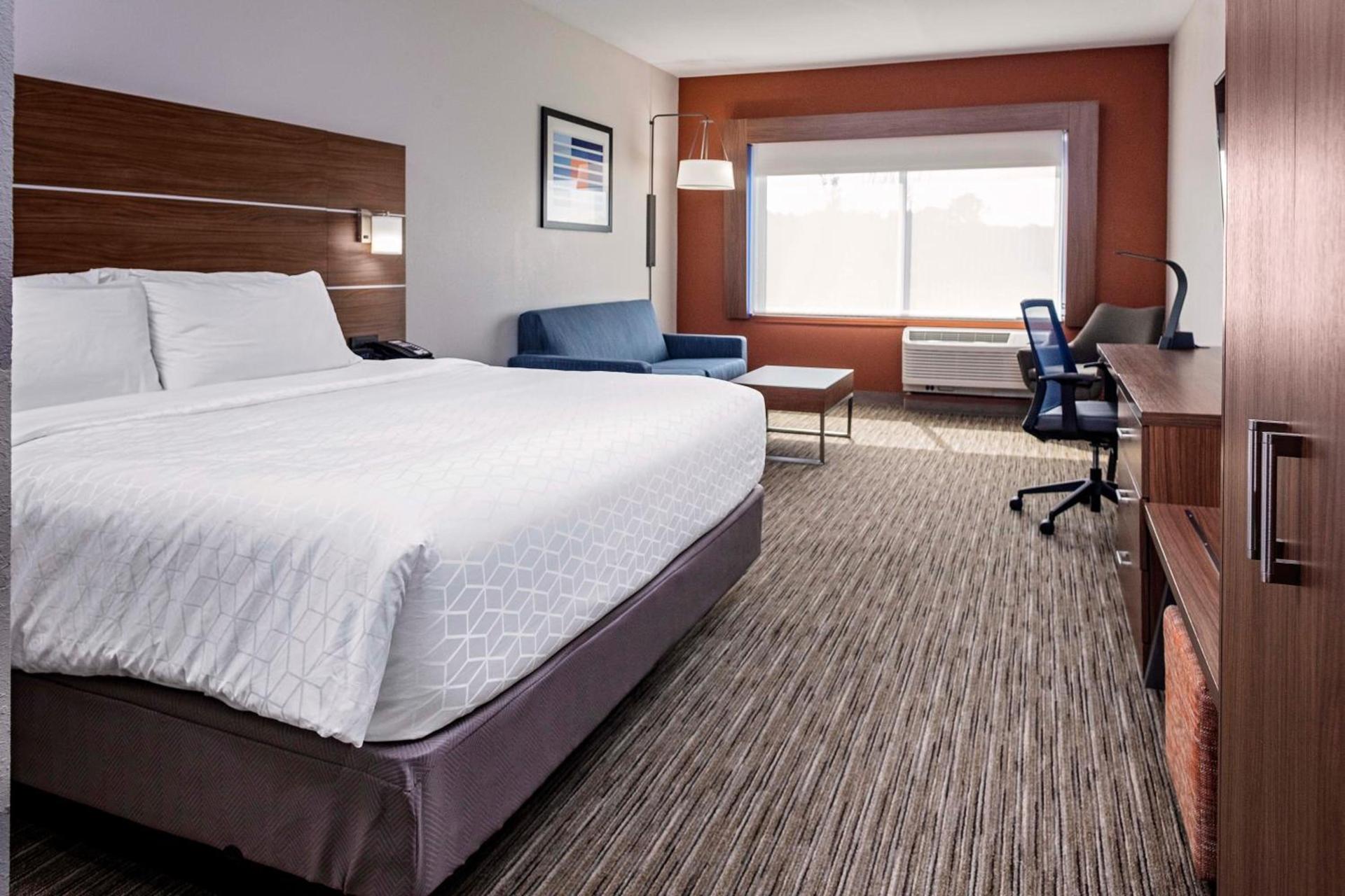 Holiday Inn Express & Suites - Madison by IHG photo 34