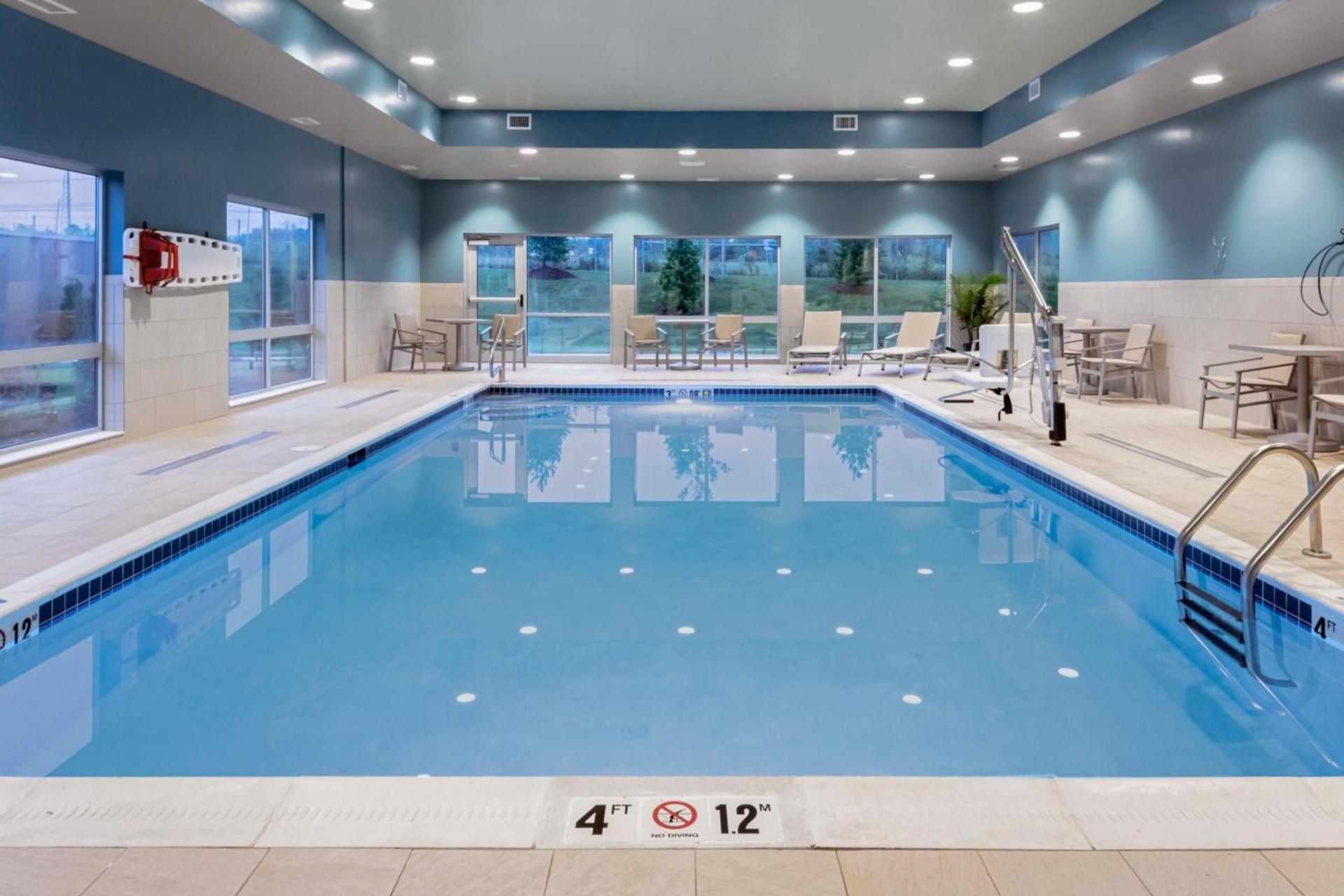 Holiday Inn Express & Suites - Madison by IHG photo 16