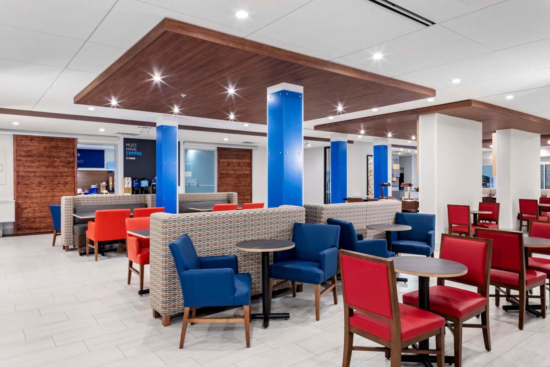 Holiday Inn Express & Suites - Madison by IHG photo 10