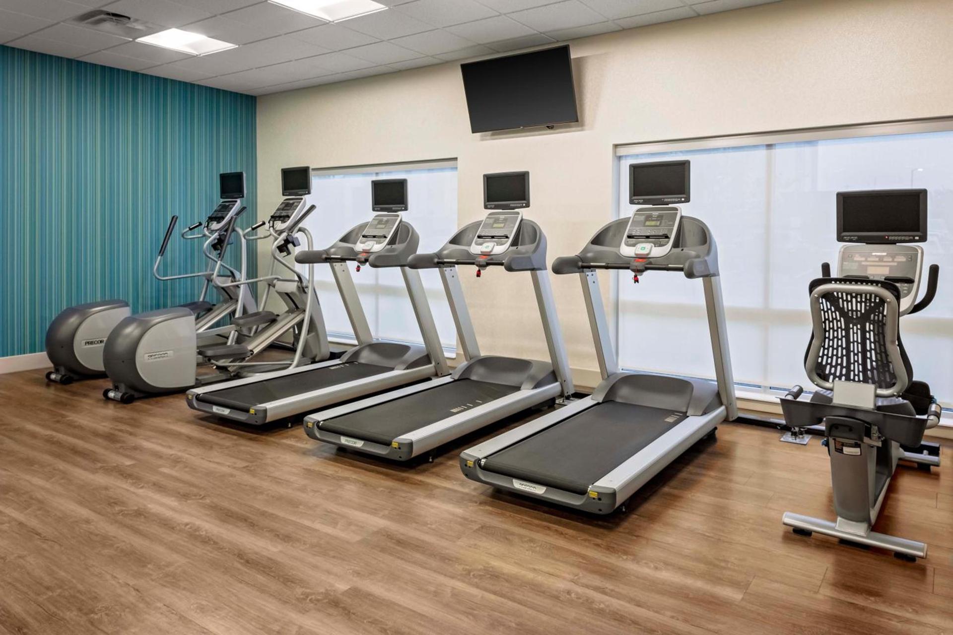 Holiday Inn Express & Suites - Madison by IHG photo 8