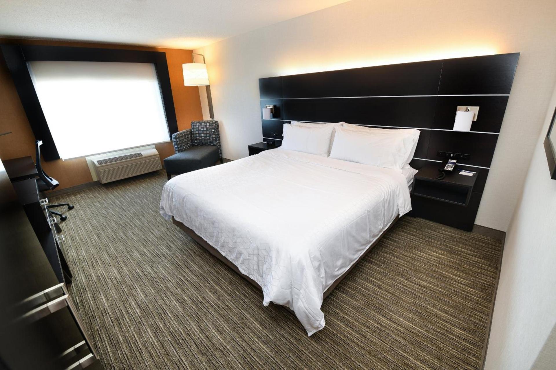 Holiday Inn Express Hotel & Suites Grand Forks by IHG photo 32