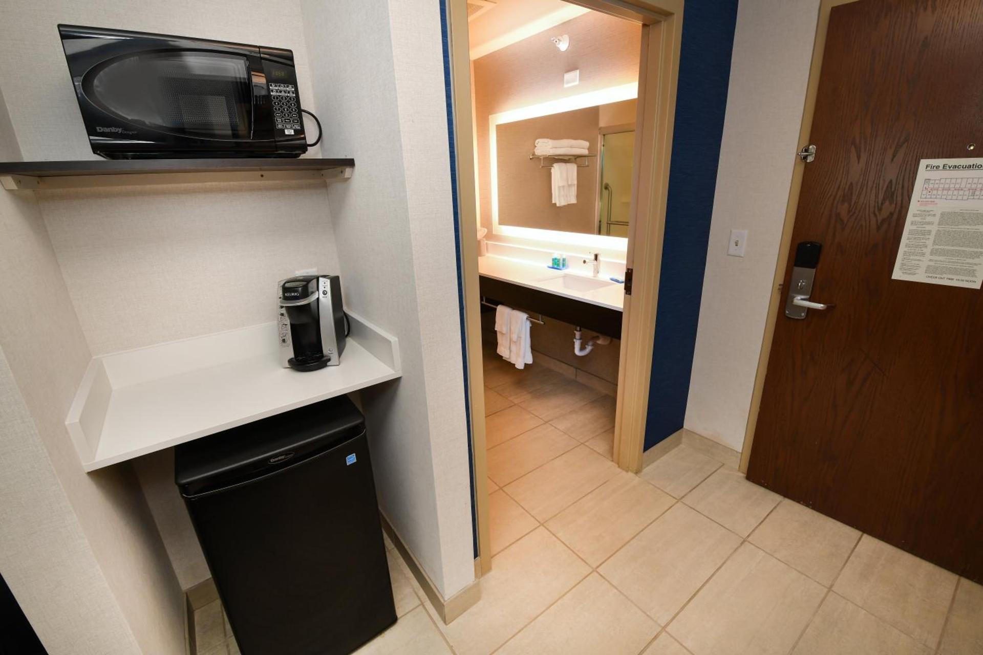 Holiday Inn Express Hotel & Suites Grand Forks by IHG photo 31
