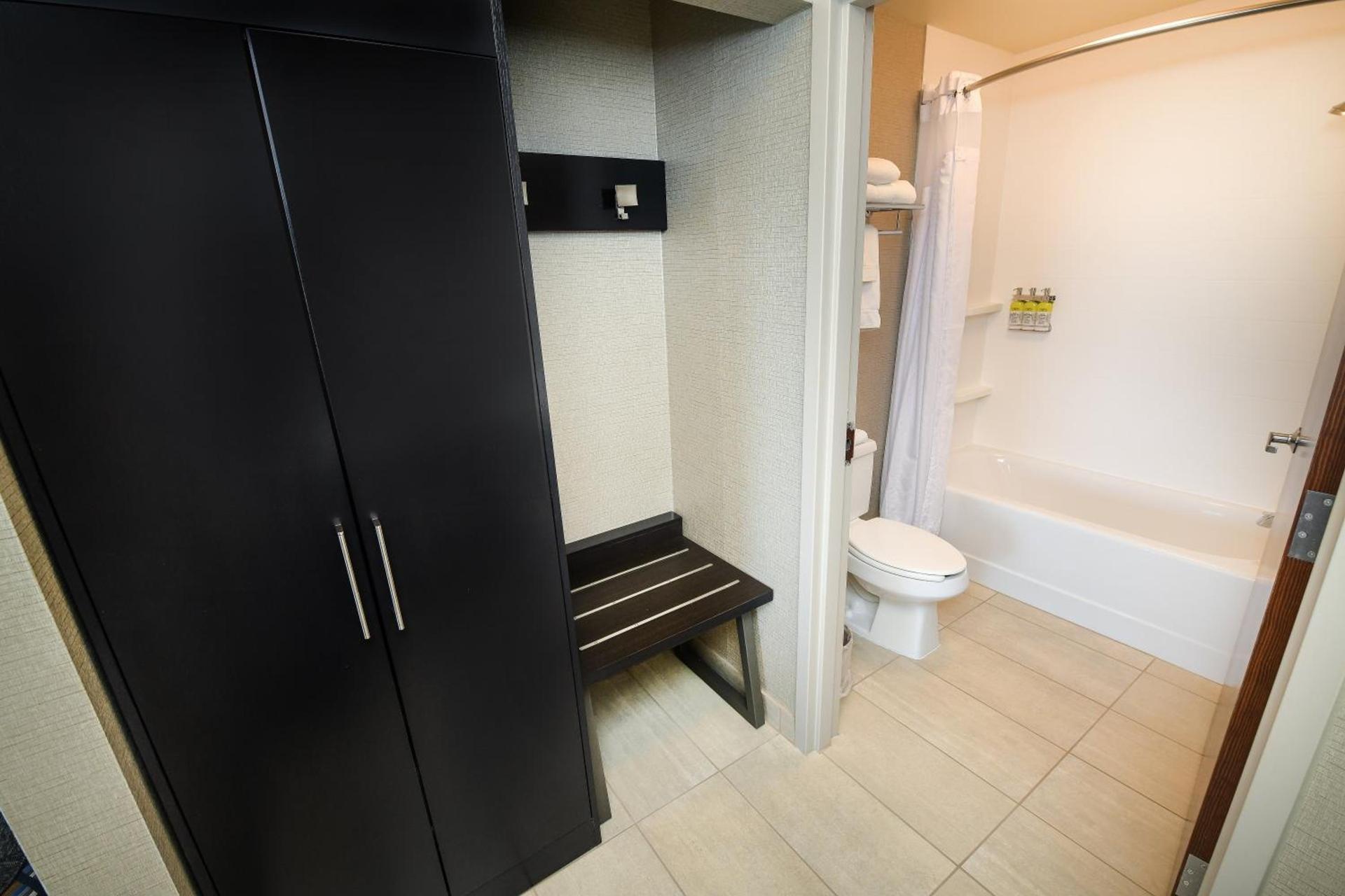 Holiday Inn Express Hotel & Suites Grand Forks by IHG photo 30