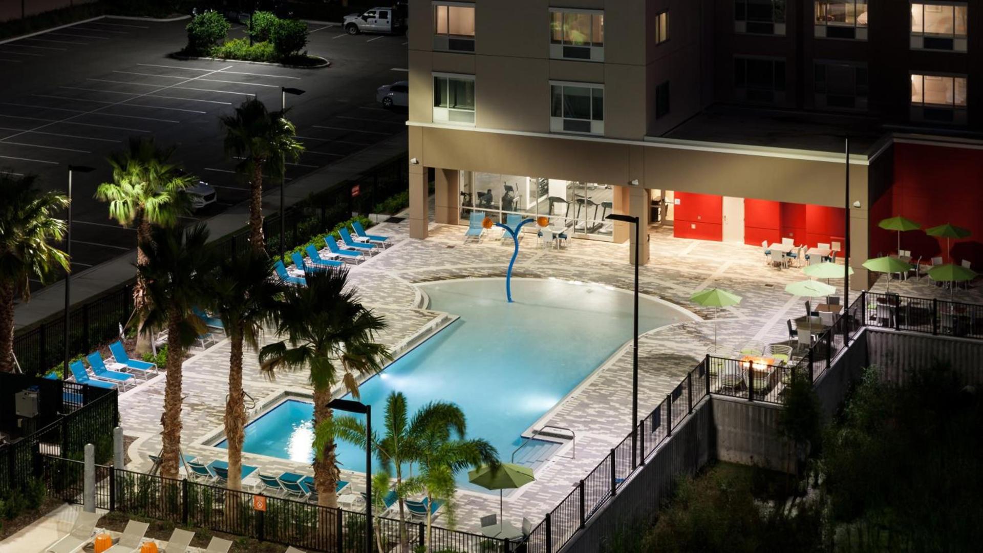 Holiday Inn Express & Suites Orlando At SeaWorld by IHG - With Free Shuttle Service to SeaWorld Parks photo 2