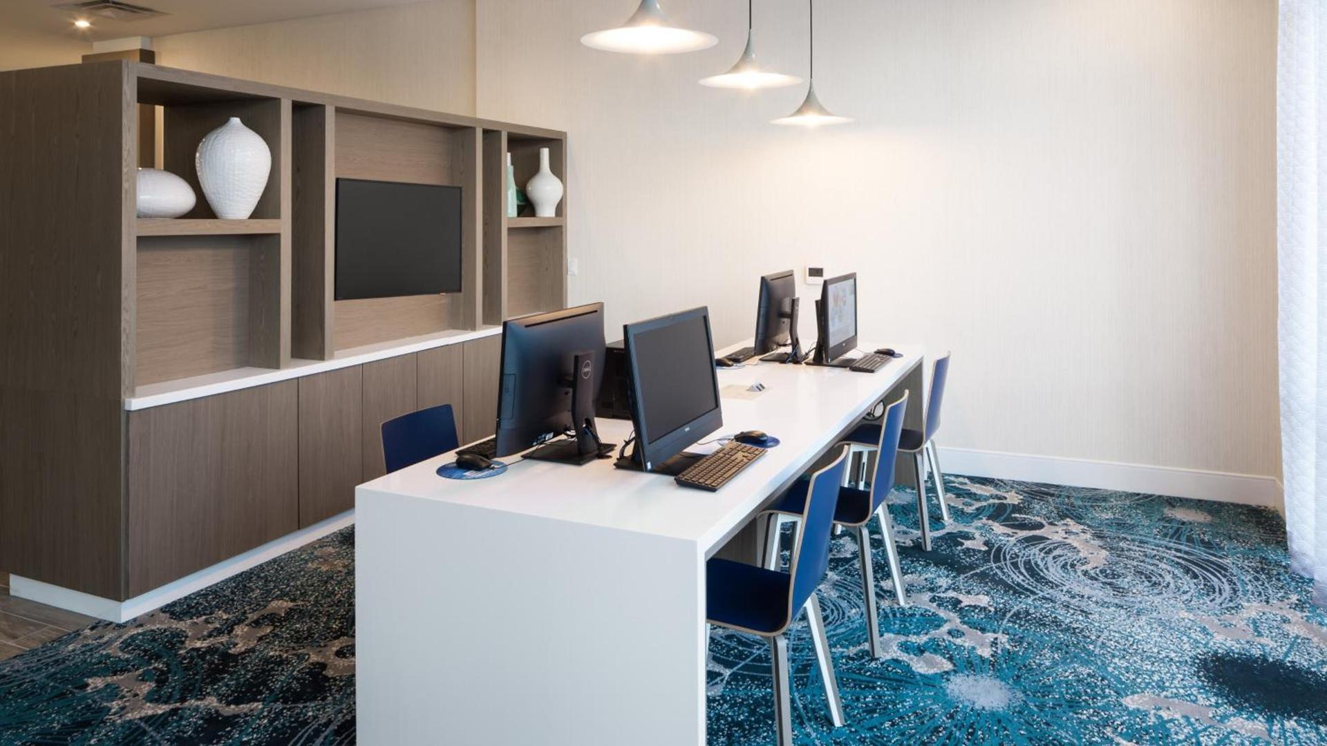 Holiday Inn Express & Suites Orlando At SeaWorld by IHG - With Free Shuttle Service to SeaWorld Parks photo 14