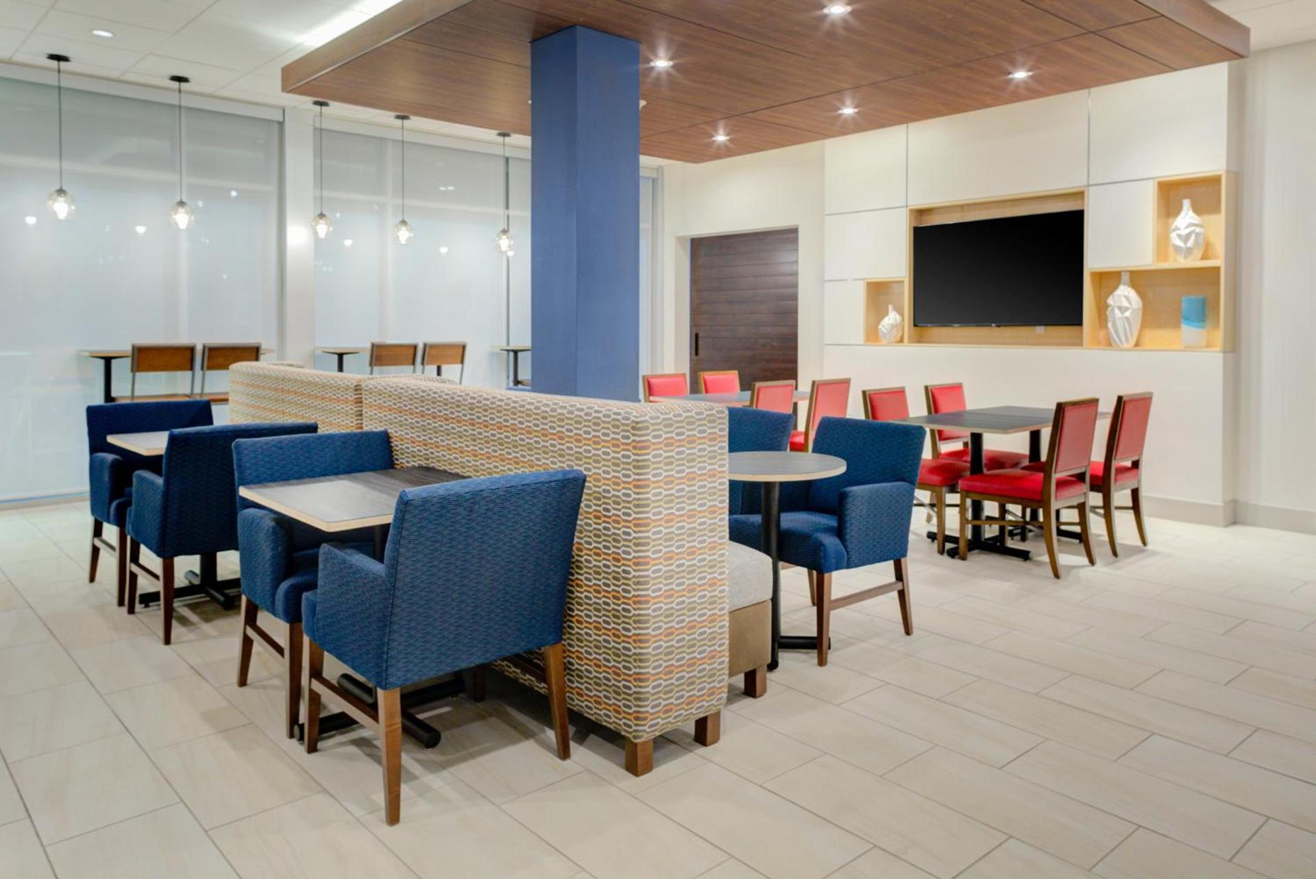 Holiday Inn Express & Suites - King George - Dahlgren by IHG photo 8