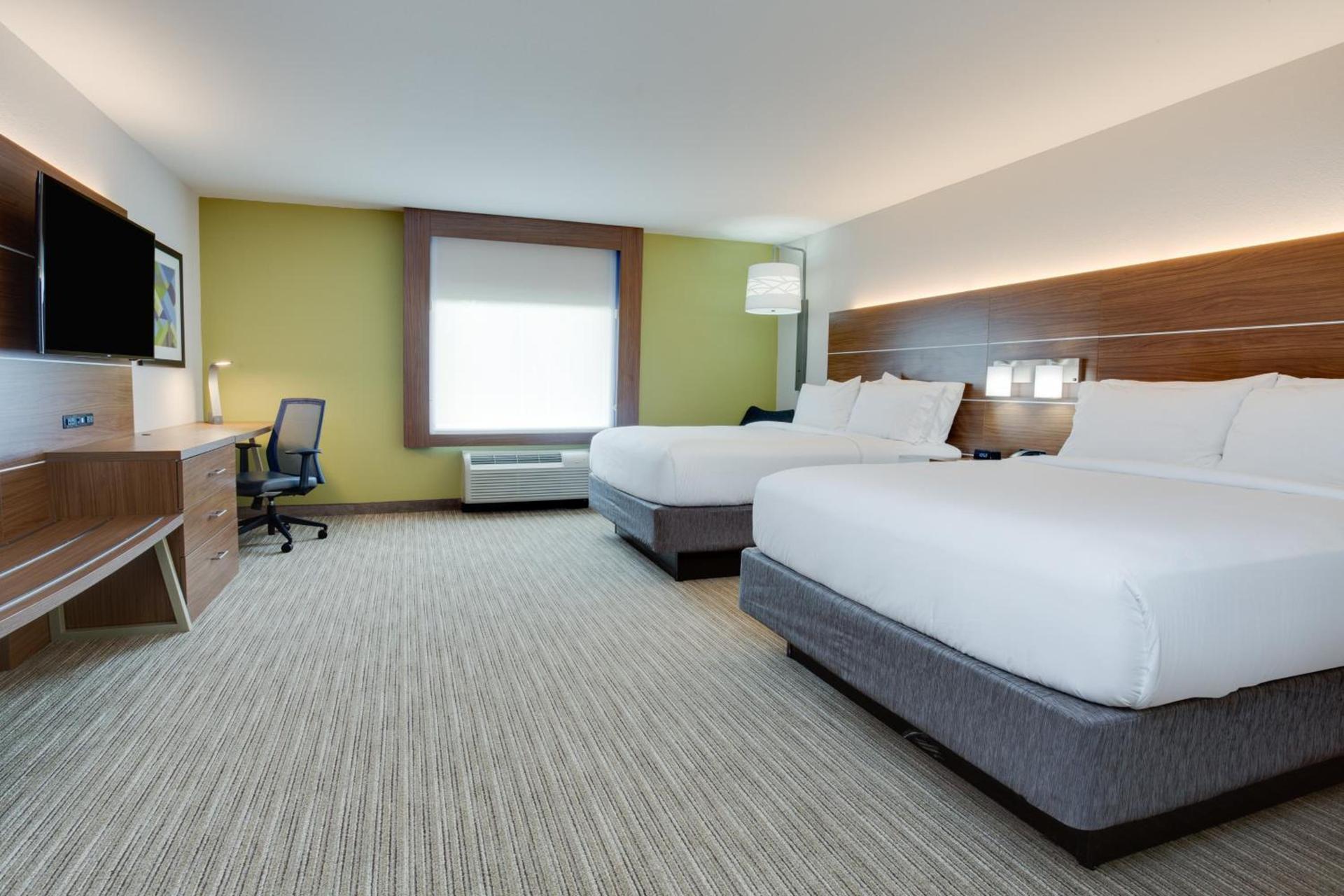 Holiday Inn Express & Suites. by IHG photo 3