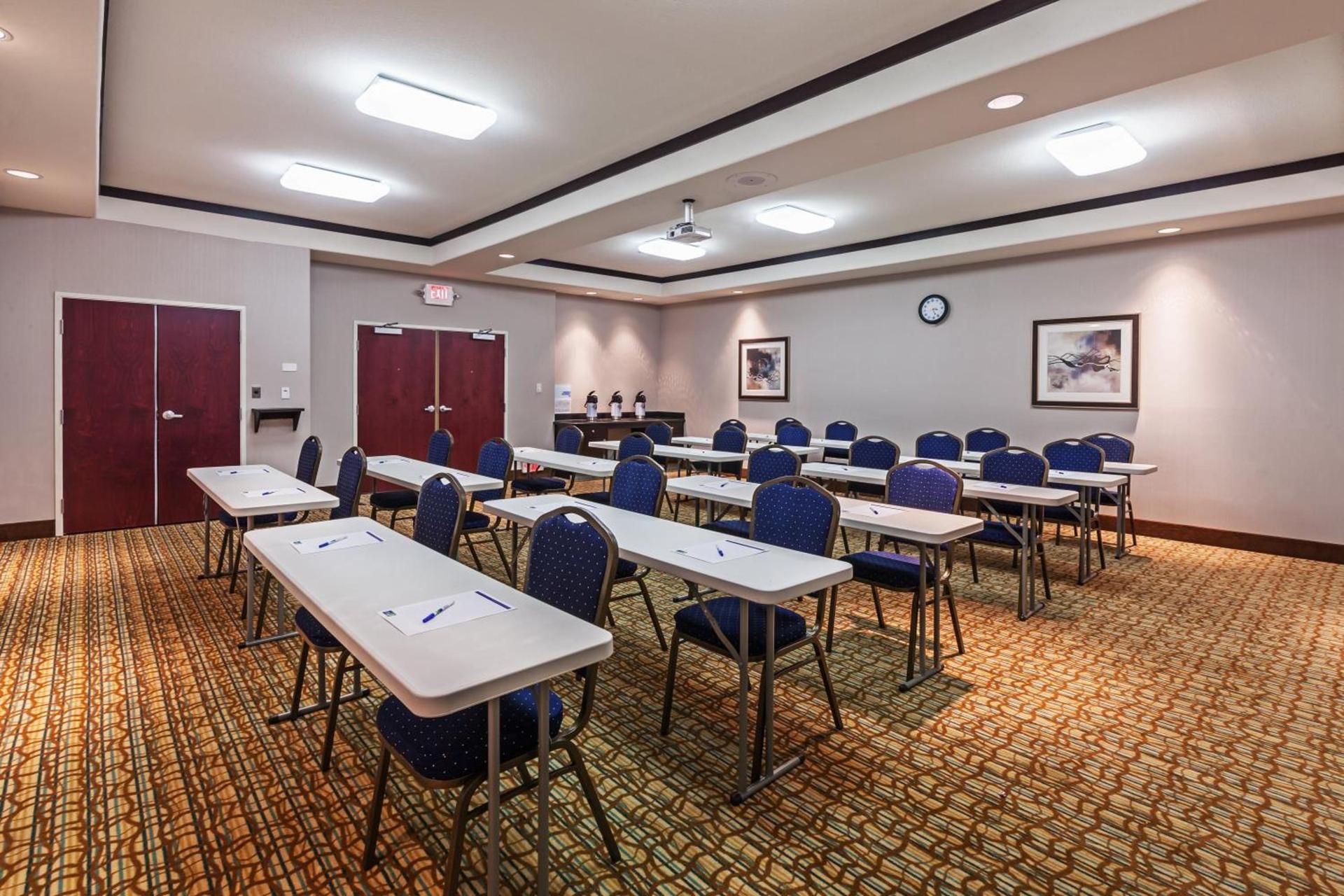 Holiday Inn Express & Suites Cleveland by IHG photo 35
