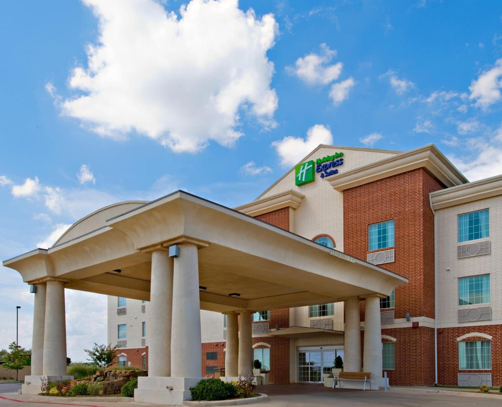 Holiday Inn Express & Suites Levelland by IHG photo 1