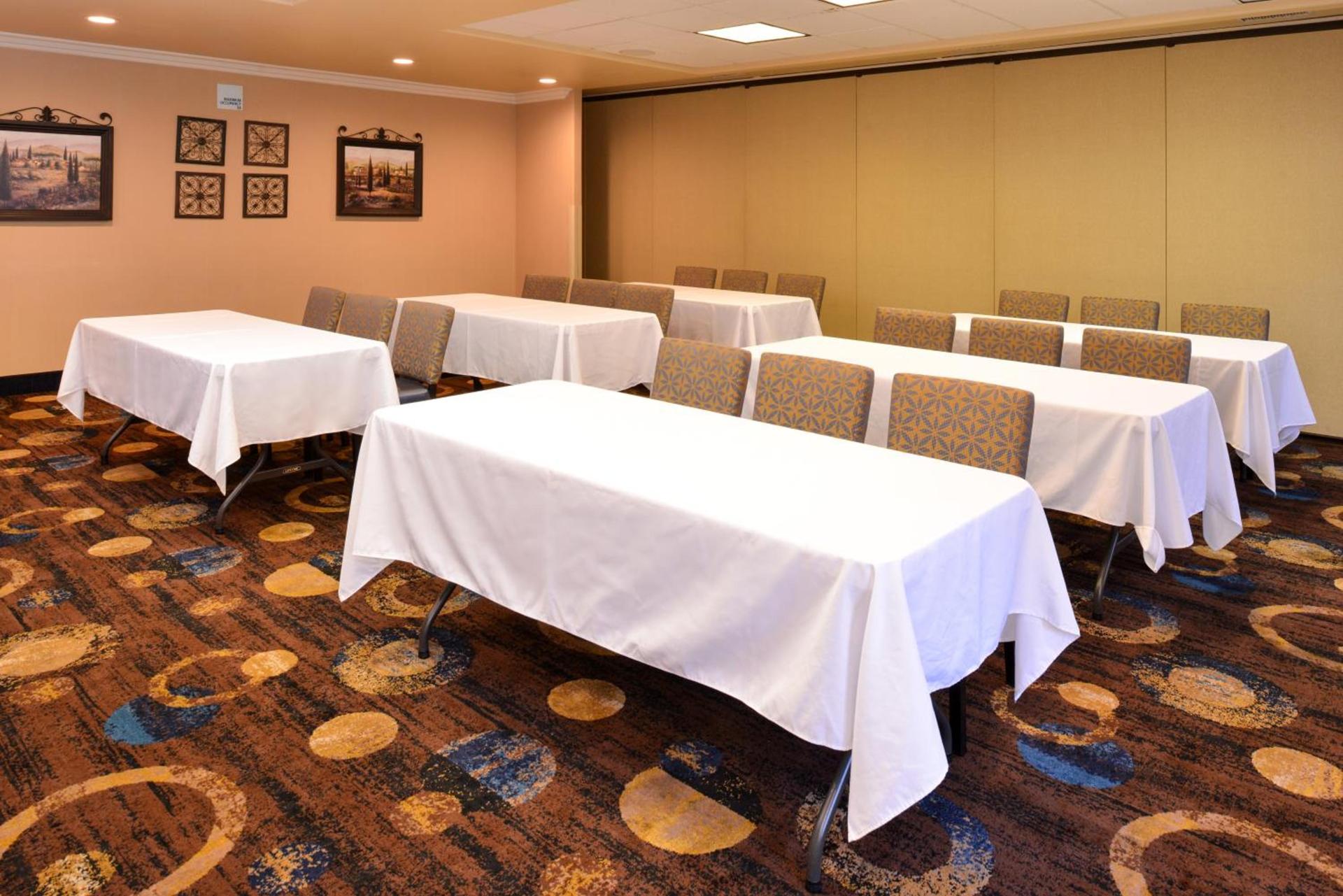 Holiday Inn Express & Suites Lathrop by IHG photo 9