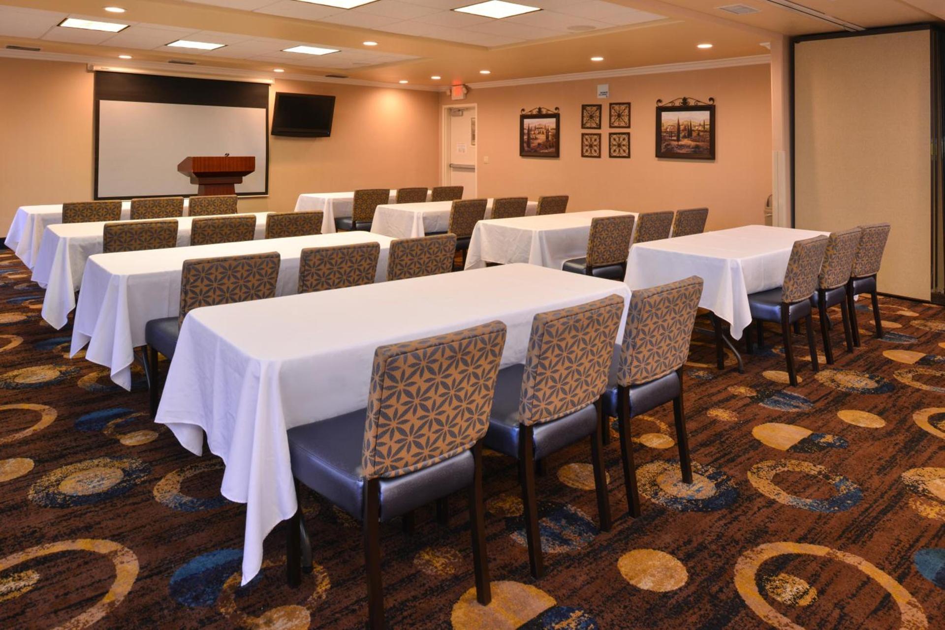 Holiday Inn Express & Suites Lathrop by IHG photo 38