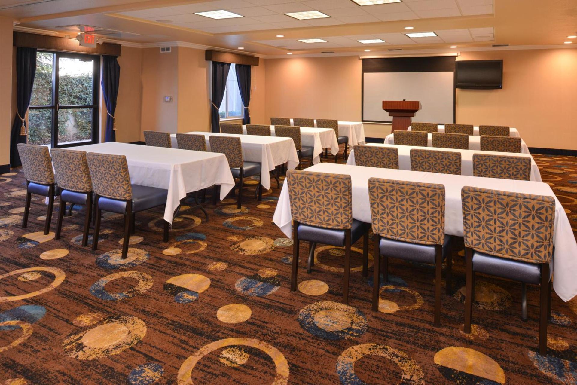 Holiday Inn Express & Suites Lathrop by IHG photo 5