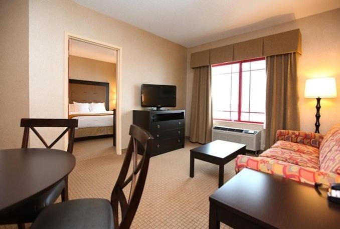 Holiday Inn Express & Suites - Olathe North by IHG photo 2