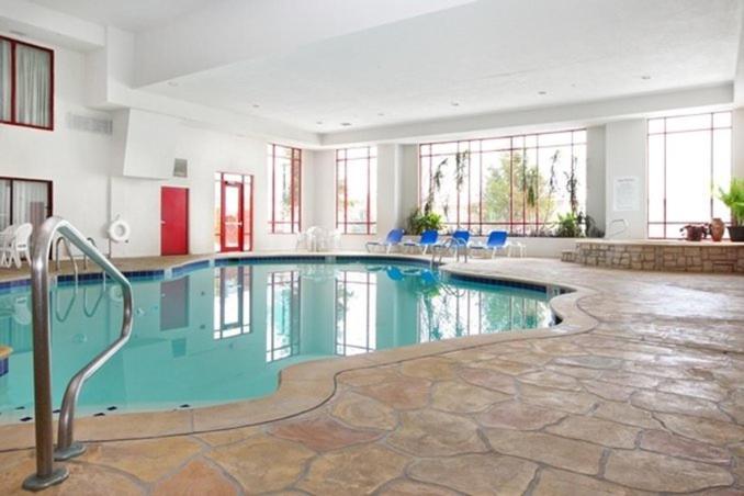 Holiday Inn Express & Suites - Olathe North by IHG photo 6