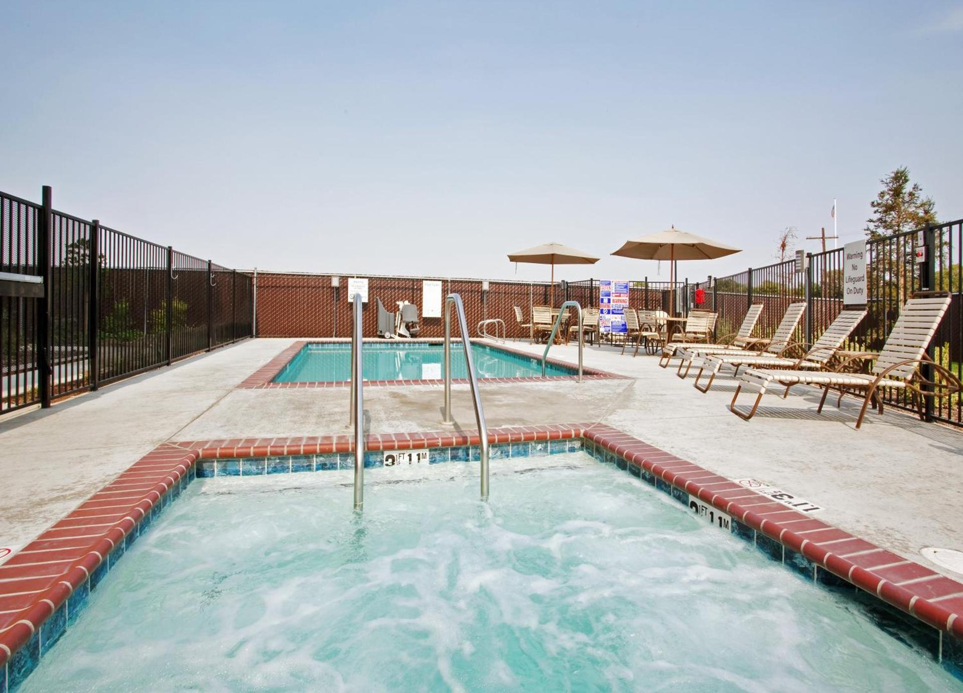 Holiday Inn Express & Suites Dinuba West by IHG photo 19