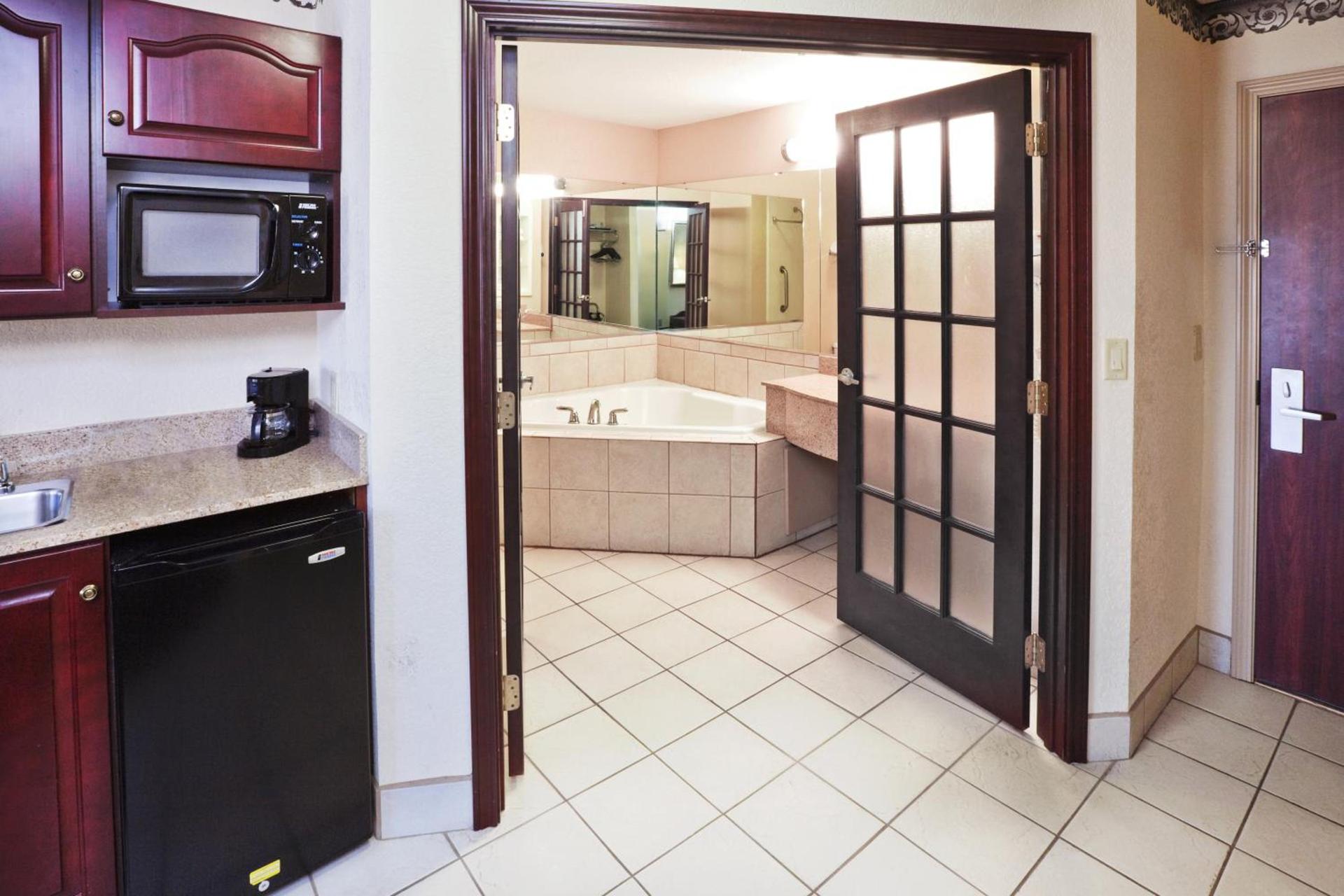 Holiday Inn Express Hotel & Suites Gainesville by IHG photo 27