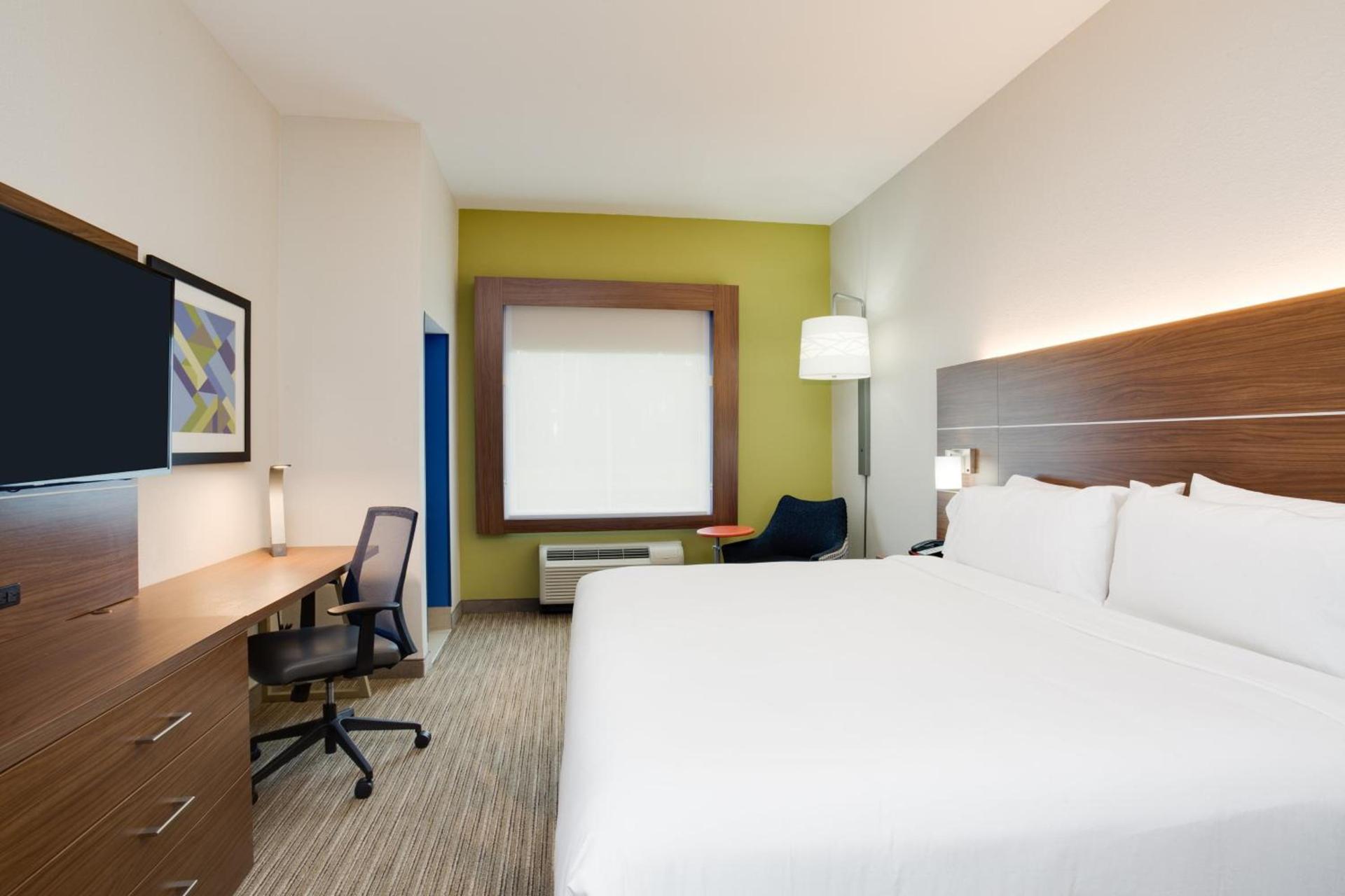 Holiday Inn Express & Suites. by IHG photo 10