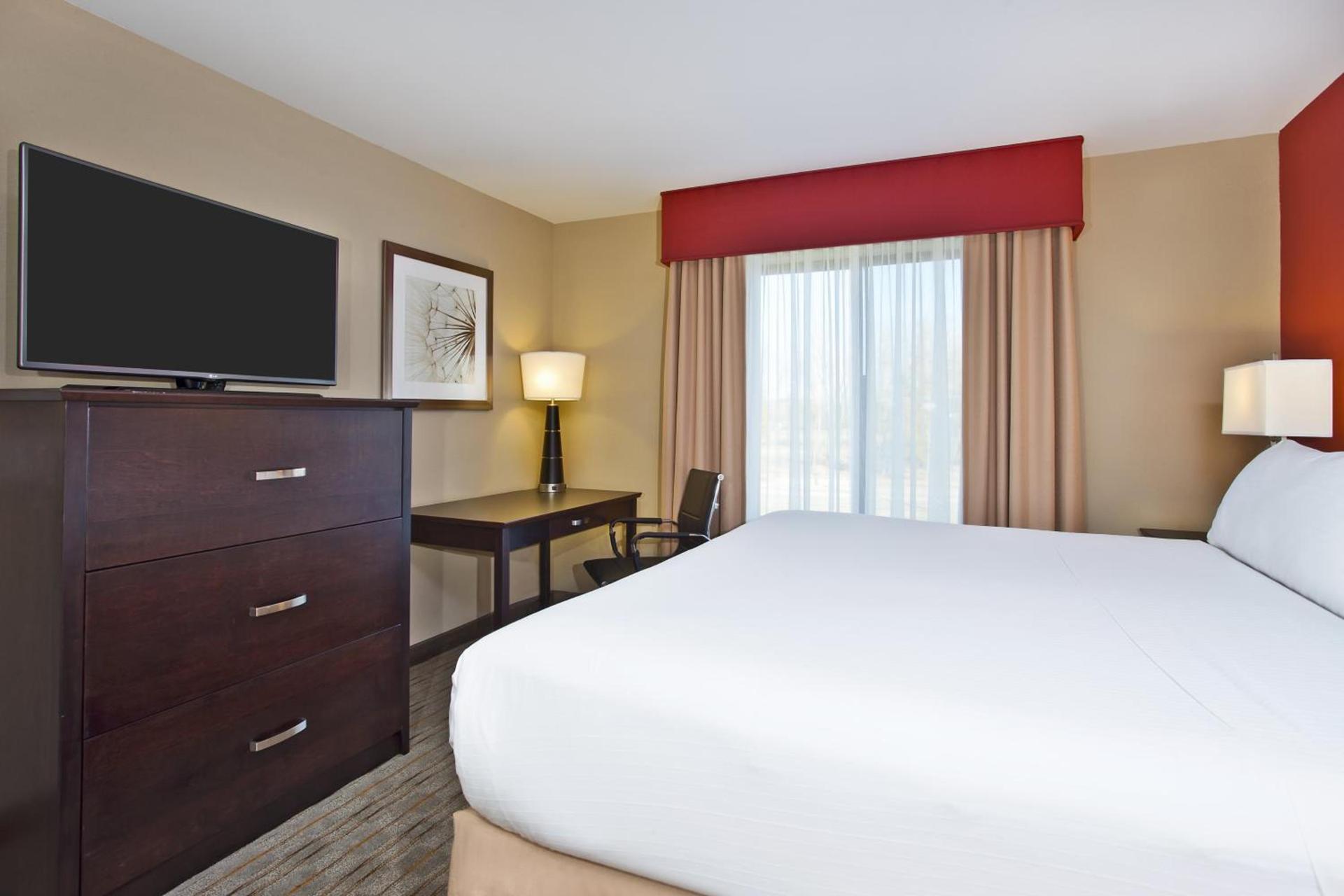 Holiday Inn Express & Suites Springfield by IHG photo 12