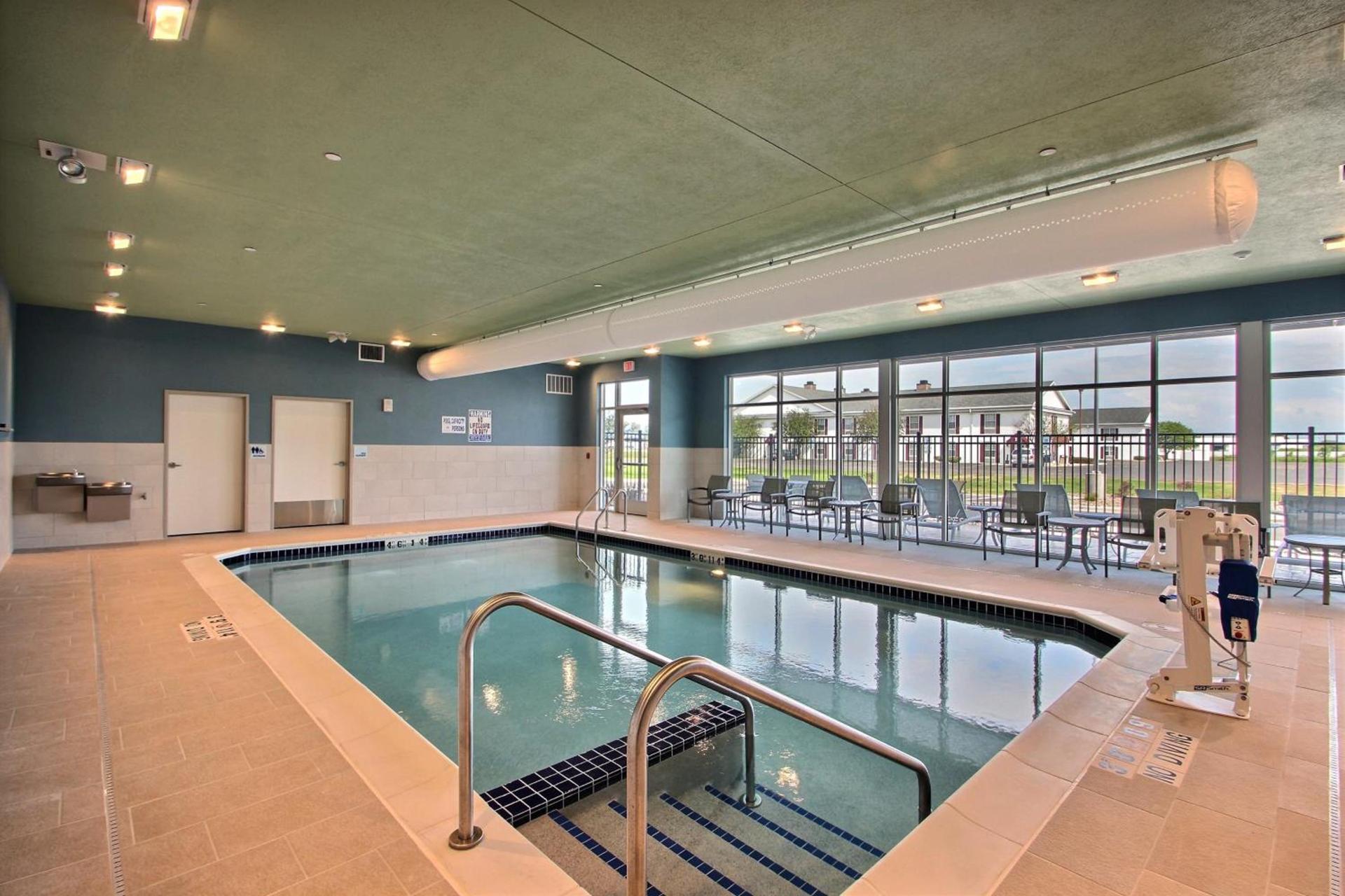 Holiday Inn Express & Suites Fond Du Lac by IHG photo 12