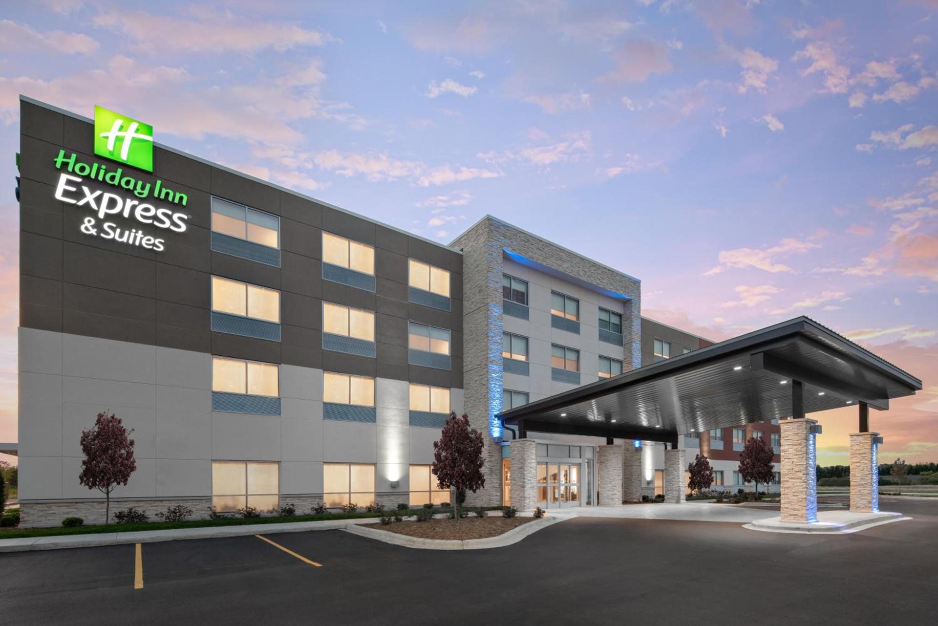 Holiday Inn Express & Suites - Elkhorn - Lake Geneva Area by IHG — hotel in Elkhorn