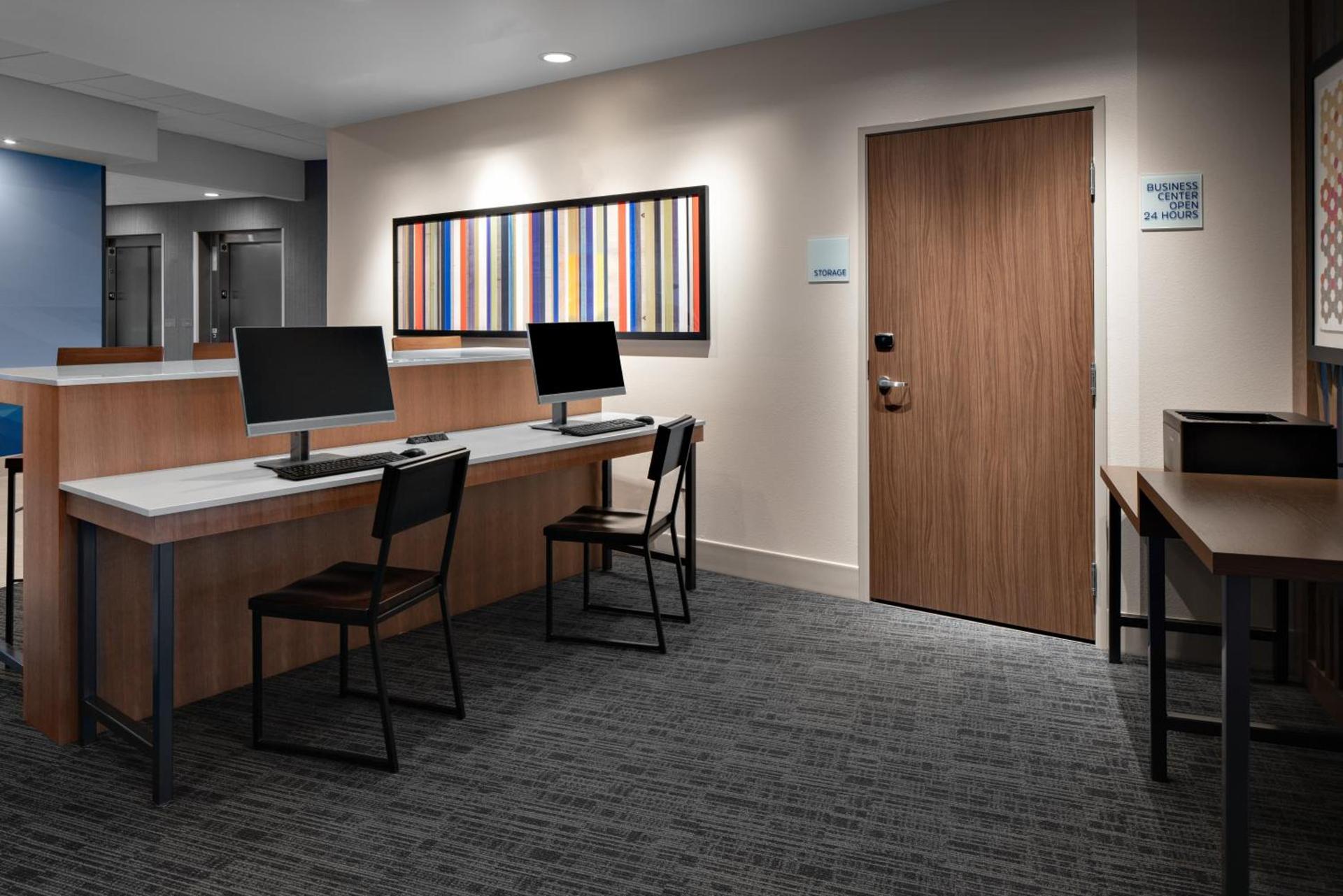 Holiday Inn Express & Suites - Elkhorn - Lake Geneva Area by IHG photo 3