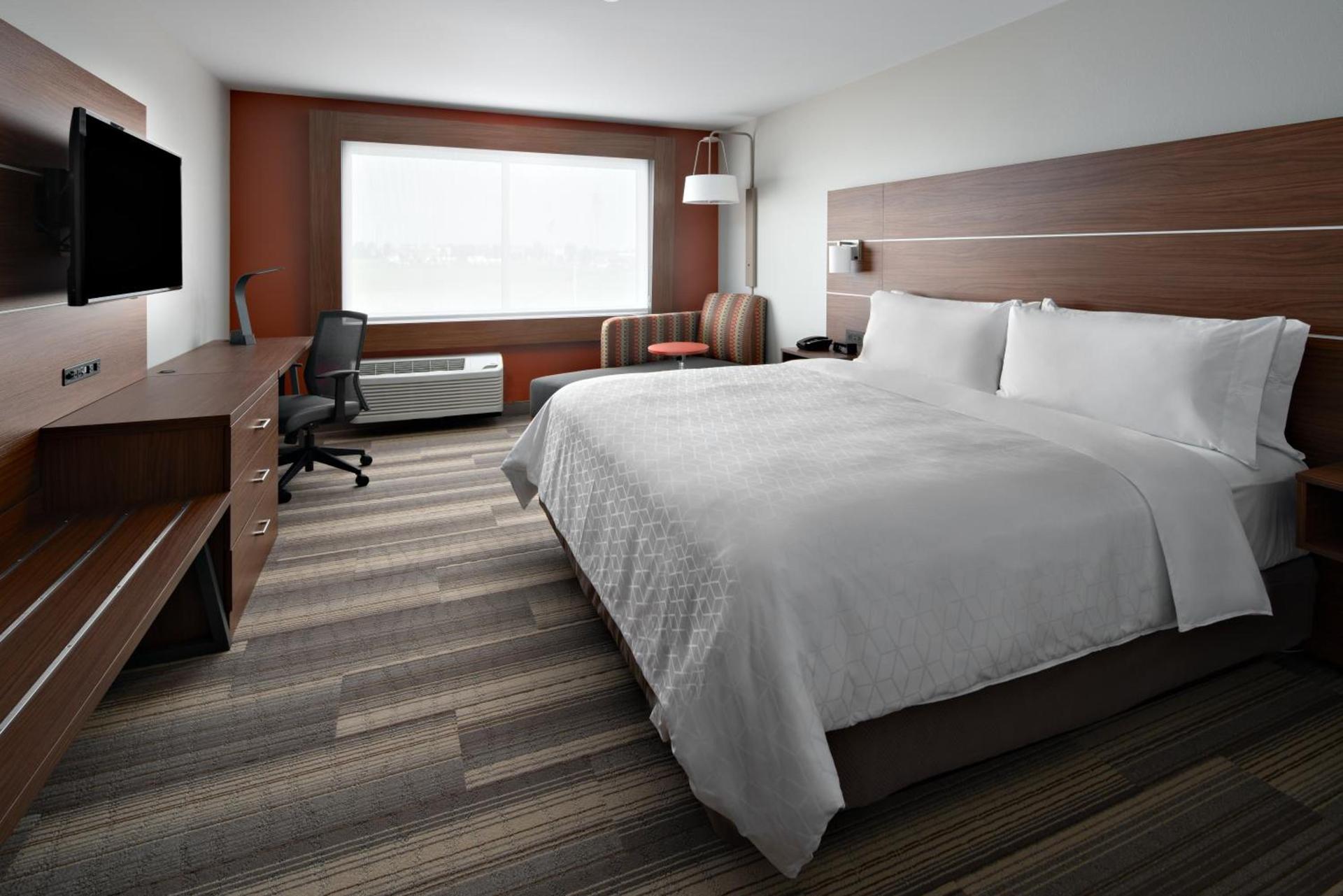 Holiday Inn Express & Suites - Elkhorn - Lake Geneva Area by IHG photo 30