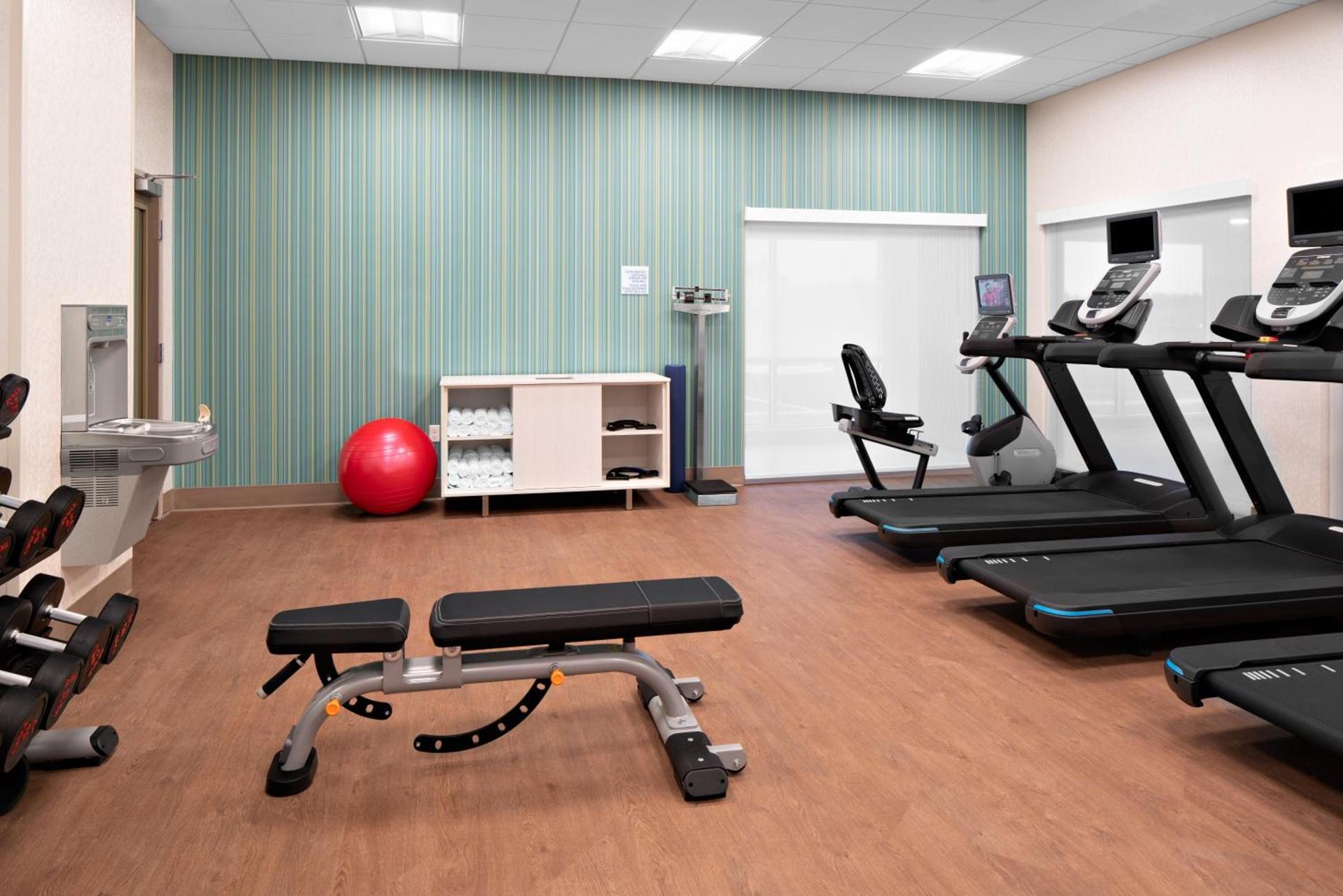 Holiday Inn Express & Suites - Elkhorn - Lake Geneva Area by IHG photo 5