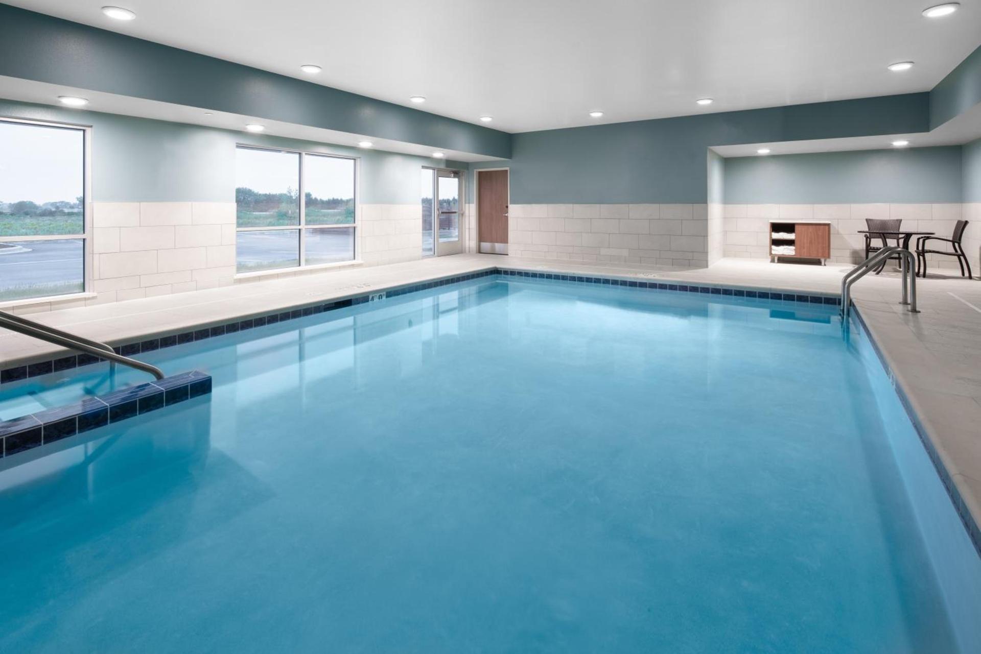 Holiday Inn Express & Suites - Elkhorn - Lake Geneva Area by IHG photo 17