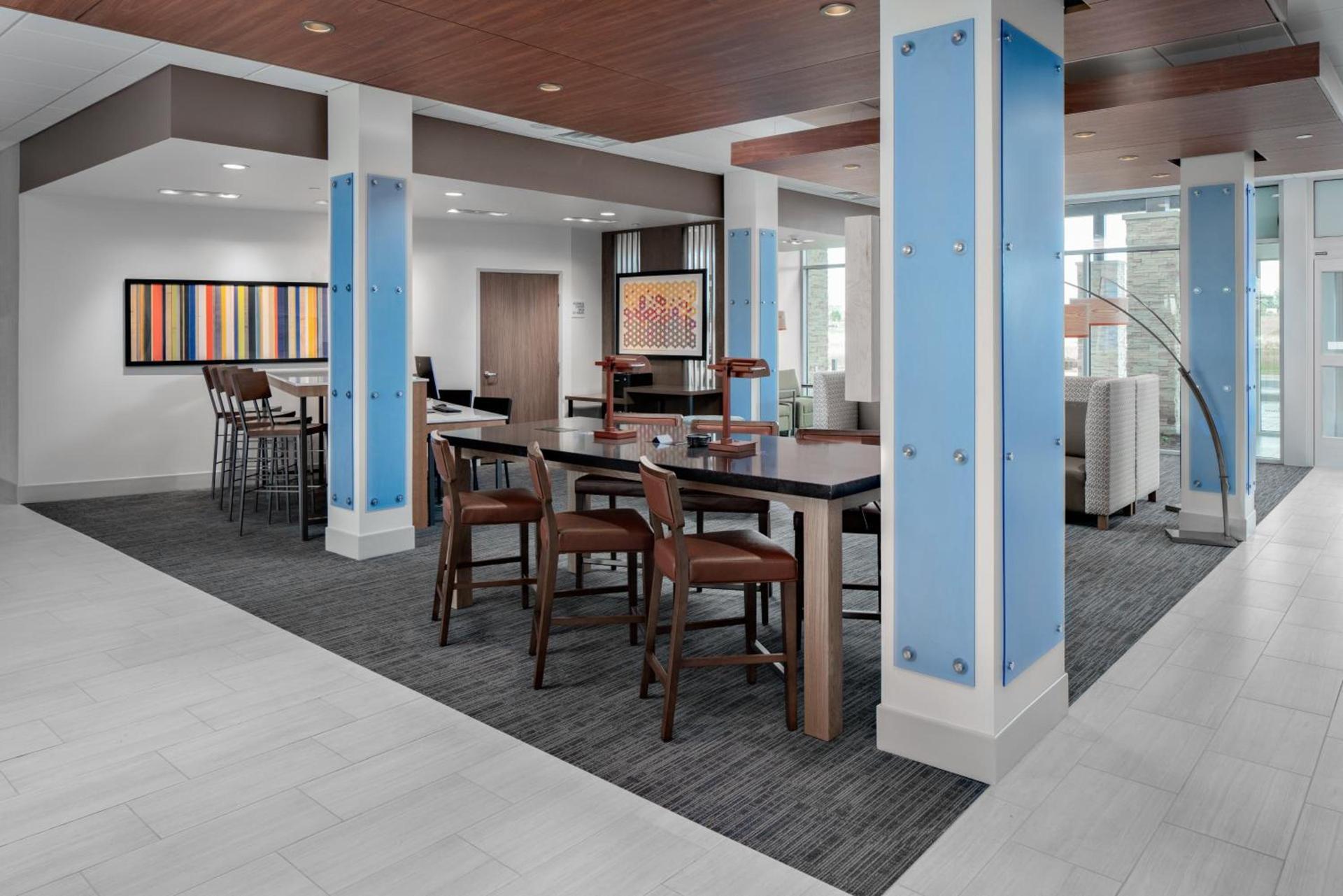 Holiday Inn Express & Suites - Elkhorn - Lake Geneva Area by IHG photo 10