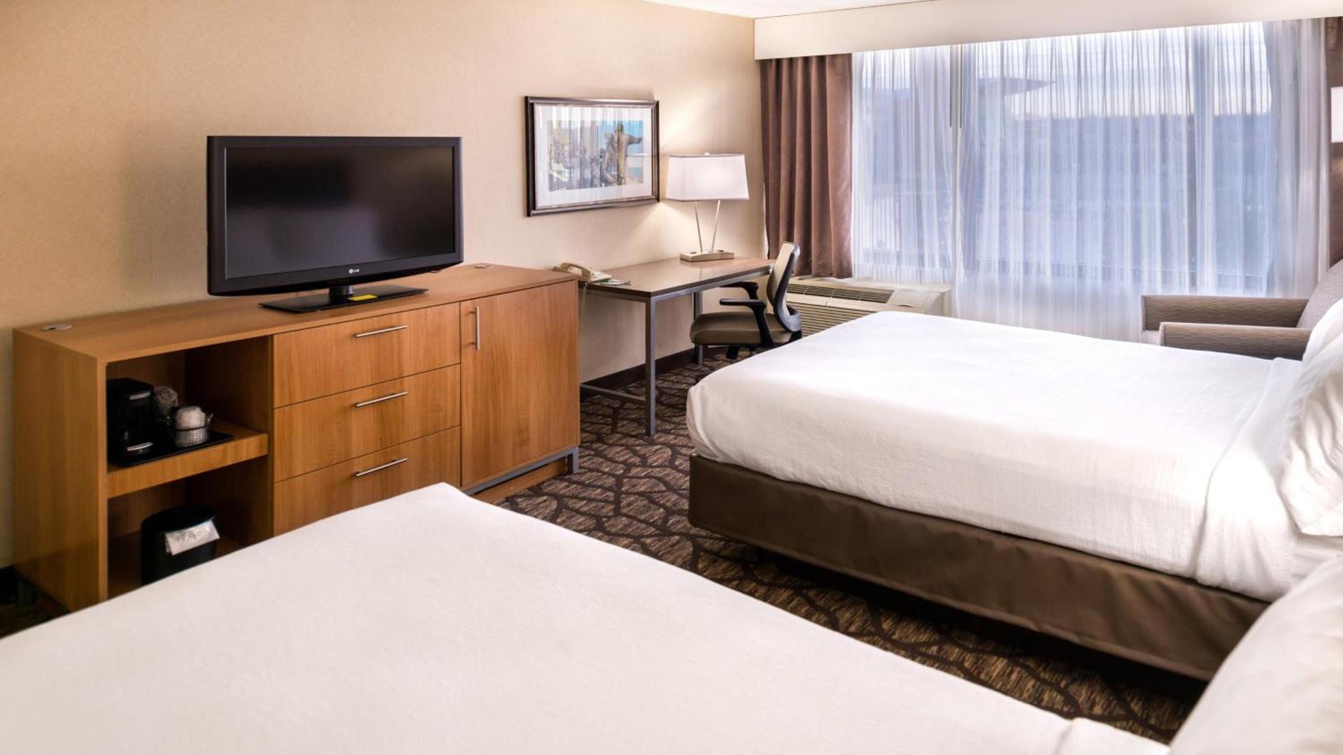 Holiday Inn Hotel & Suites Warren by IHG photo 54