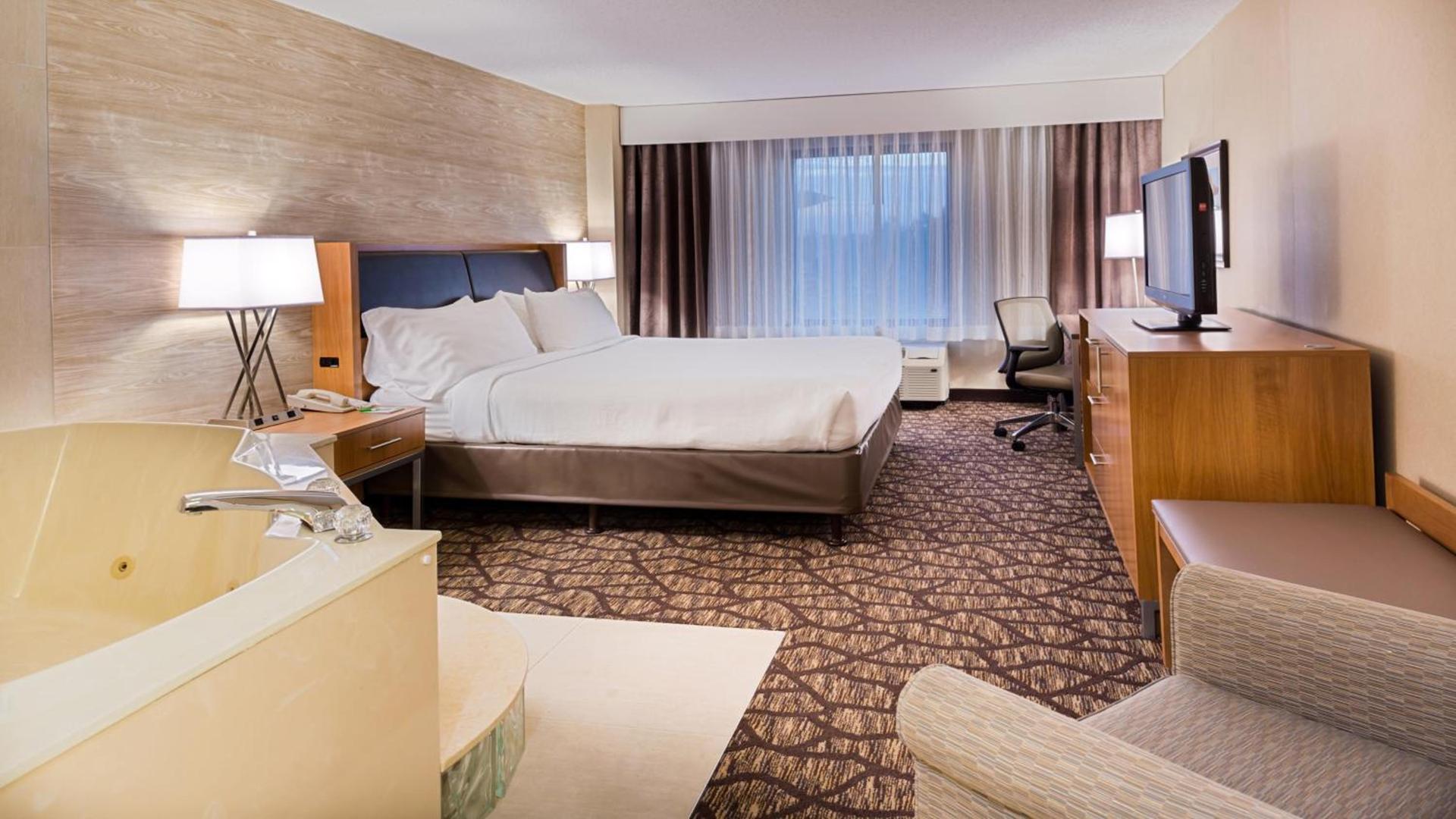 Holiday Inn Hotel & Suites Warren by IHG photo 52