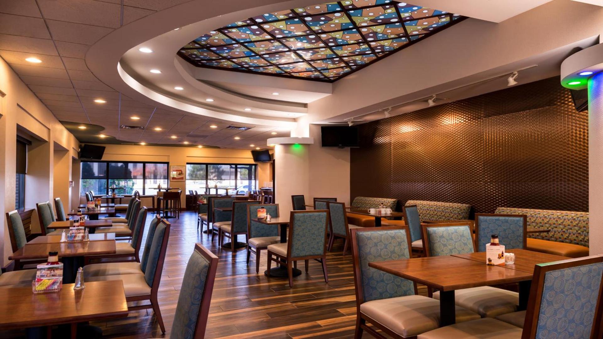 Holiday Inn Hotel & Suites Warren by IHG photo 32