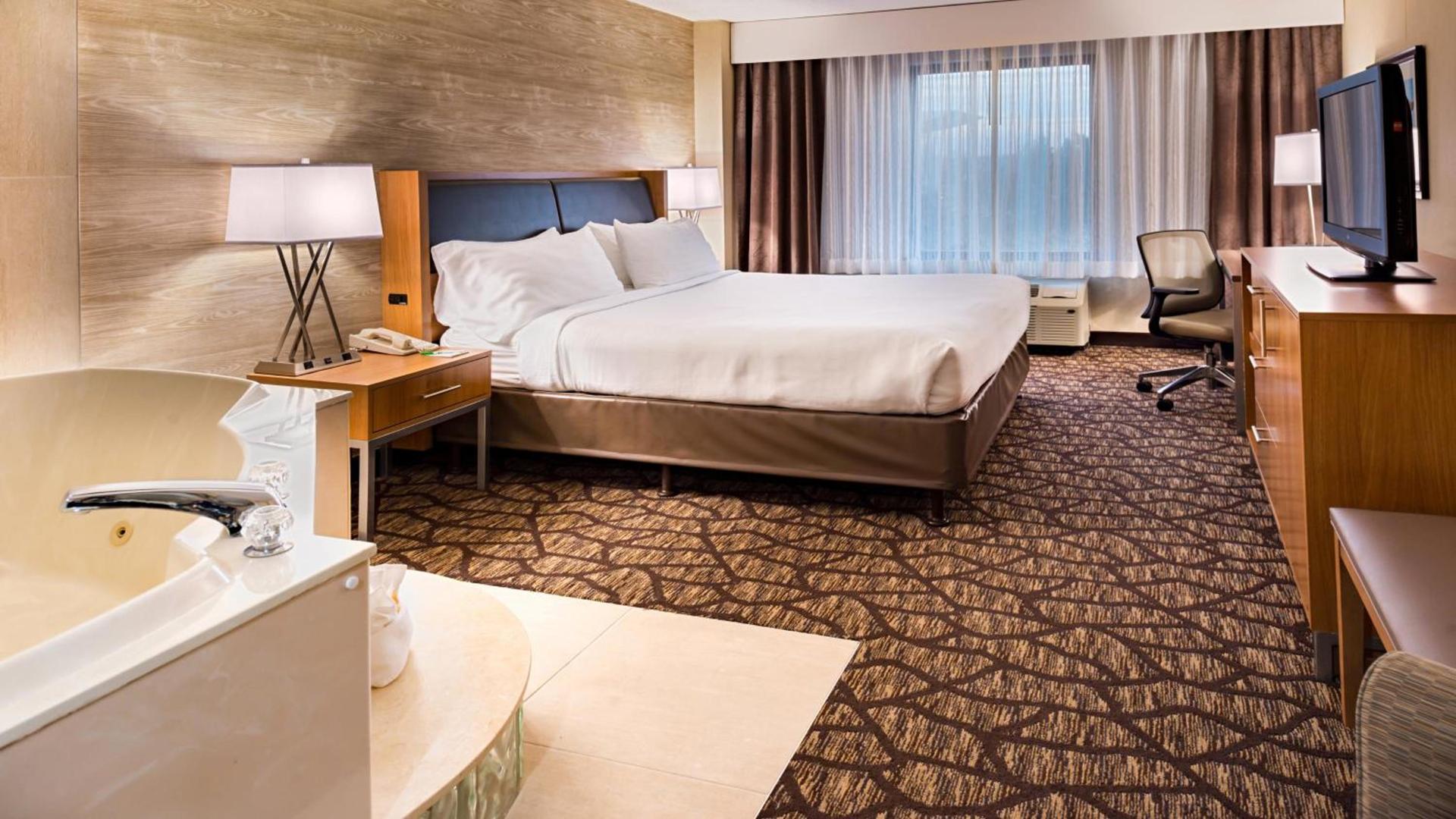 Holiday Inn Hotel & Suites Warren by IHG photo 55