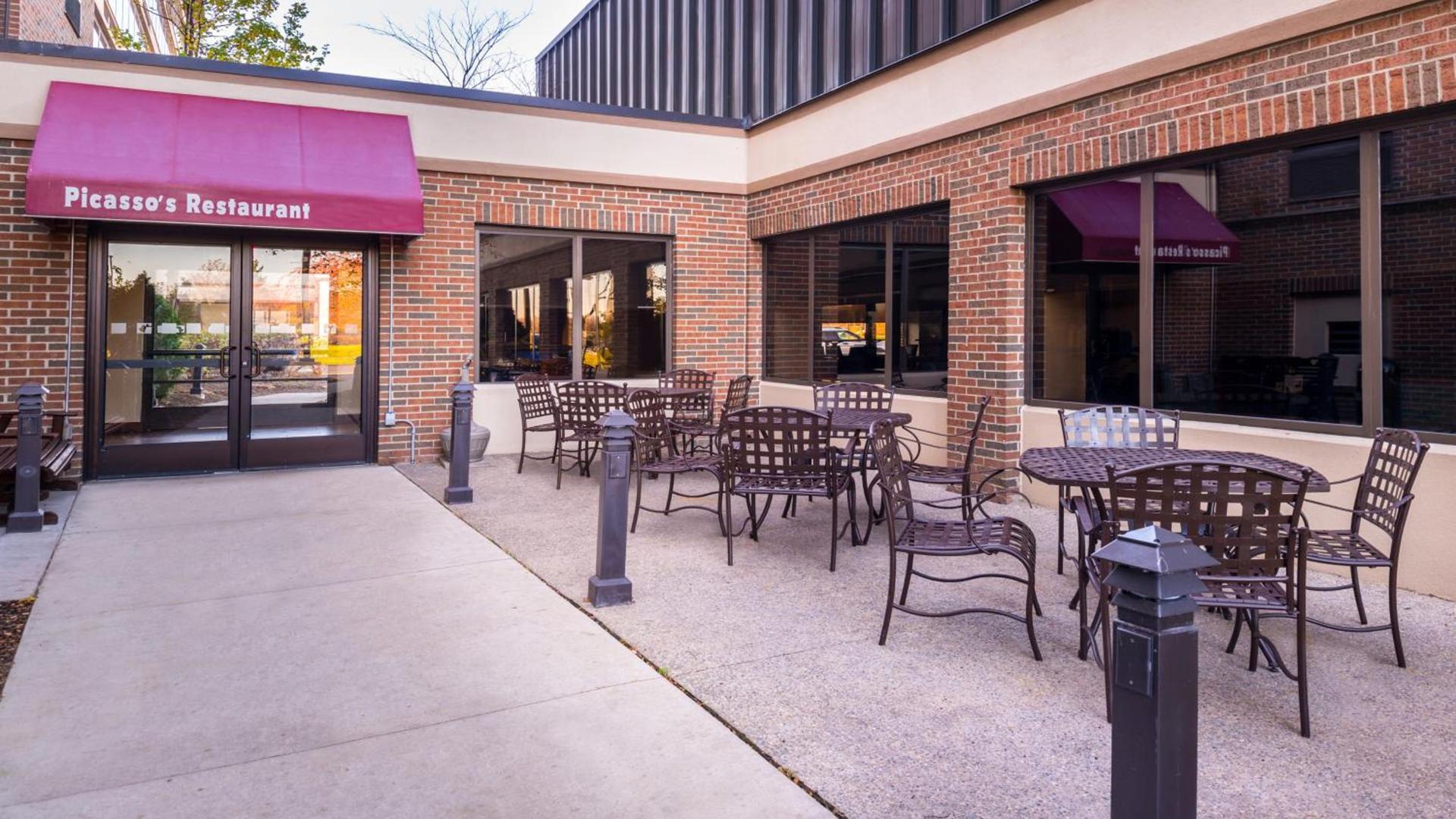 Holiday Inn Hotel & Suites Warren by IHG photo 8