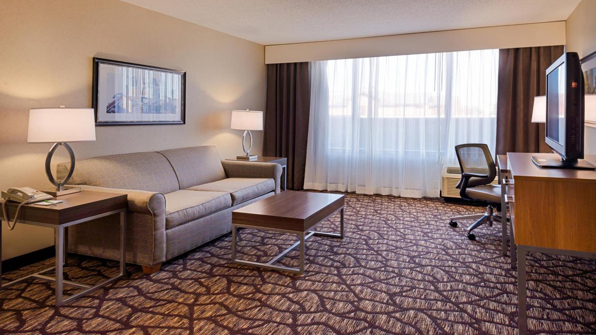 Holiday Inn Hotel & Suites Warren by IHG photo 46
