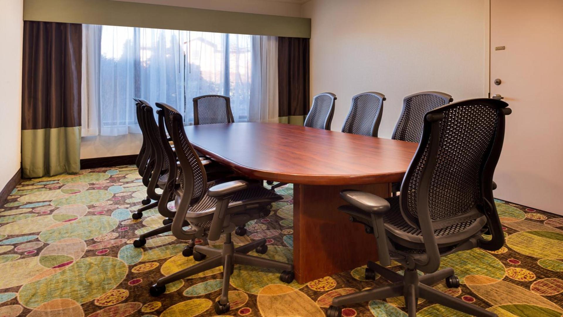Holiday Inn Hotel & Suites Warren by IHG photo 10