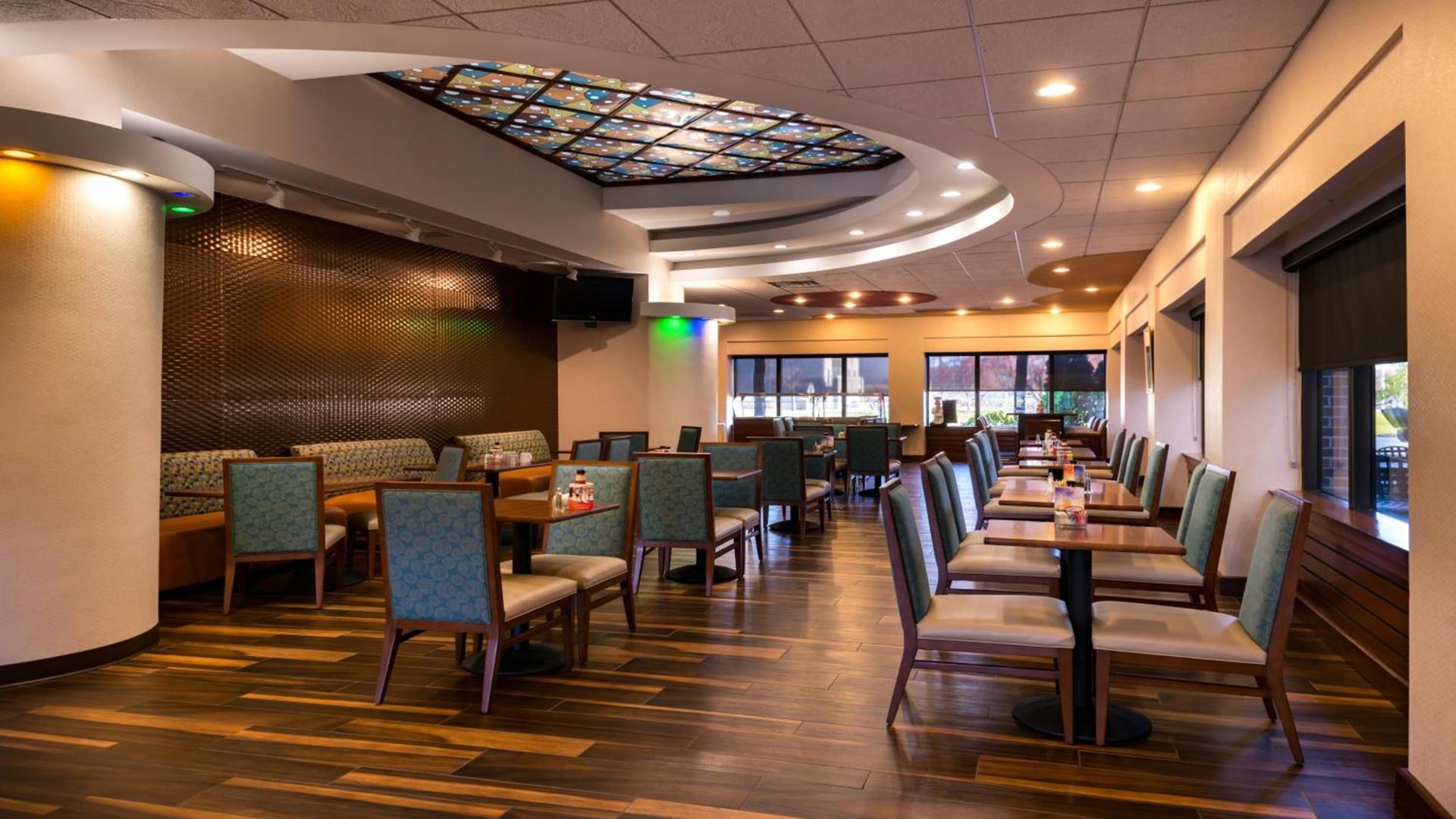 Holiday Inn Hotel & Suites Warren by IHG photo 24