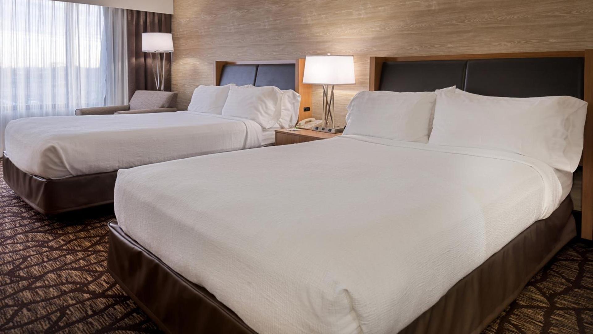 Holiday Inn Hotel & Suites Warren by IHG photo 40