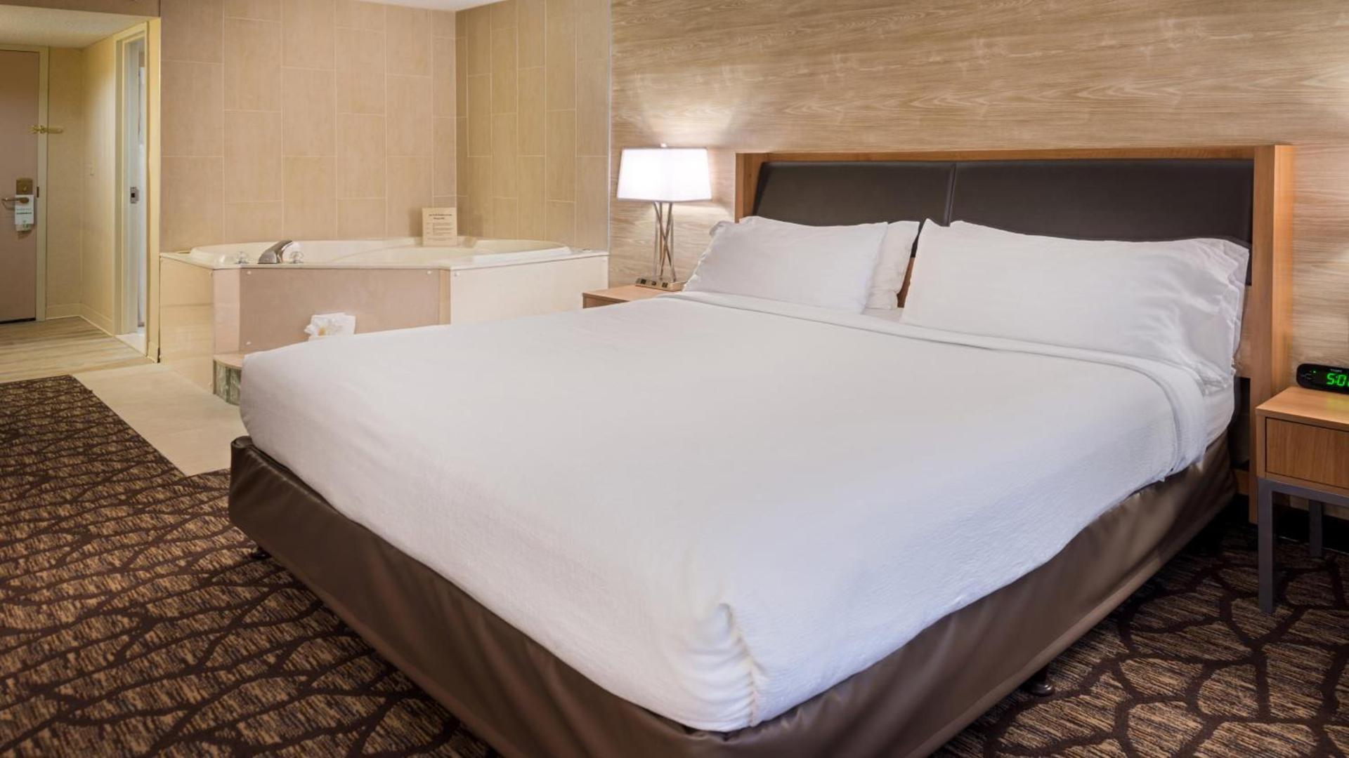 Holiday Inn Hotel & Suites Warren by IHG photo 45