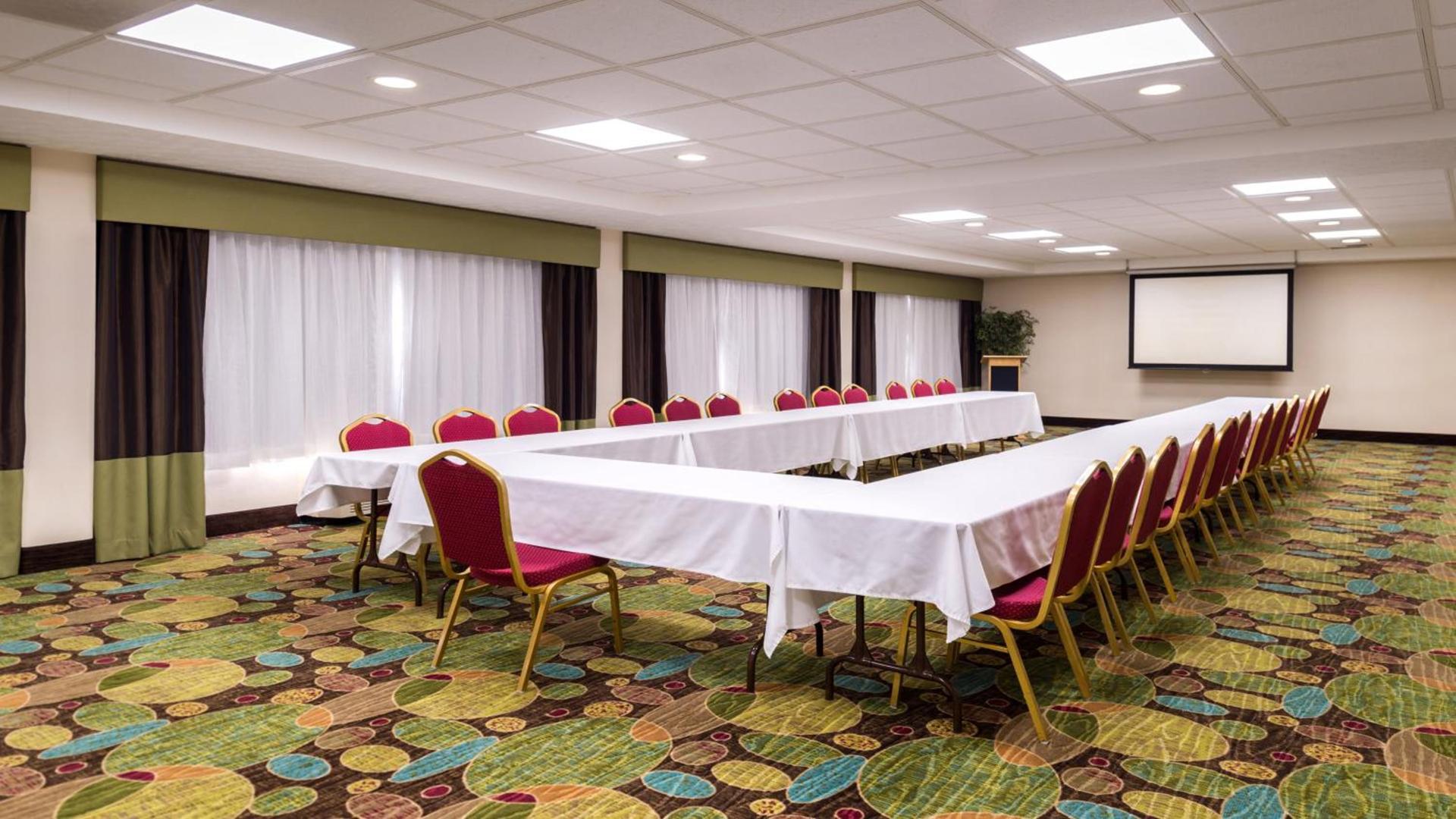Holiday Inn Hotel & Suites Warren by IHG photo 30
